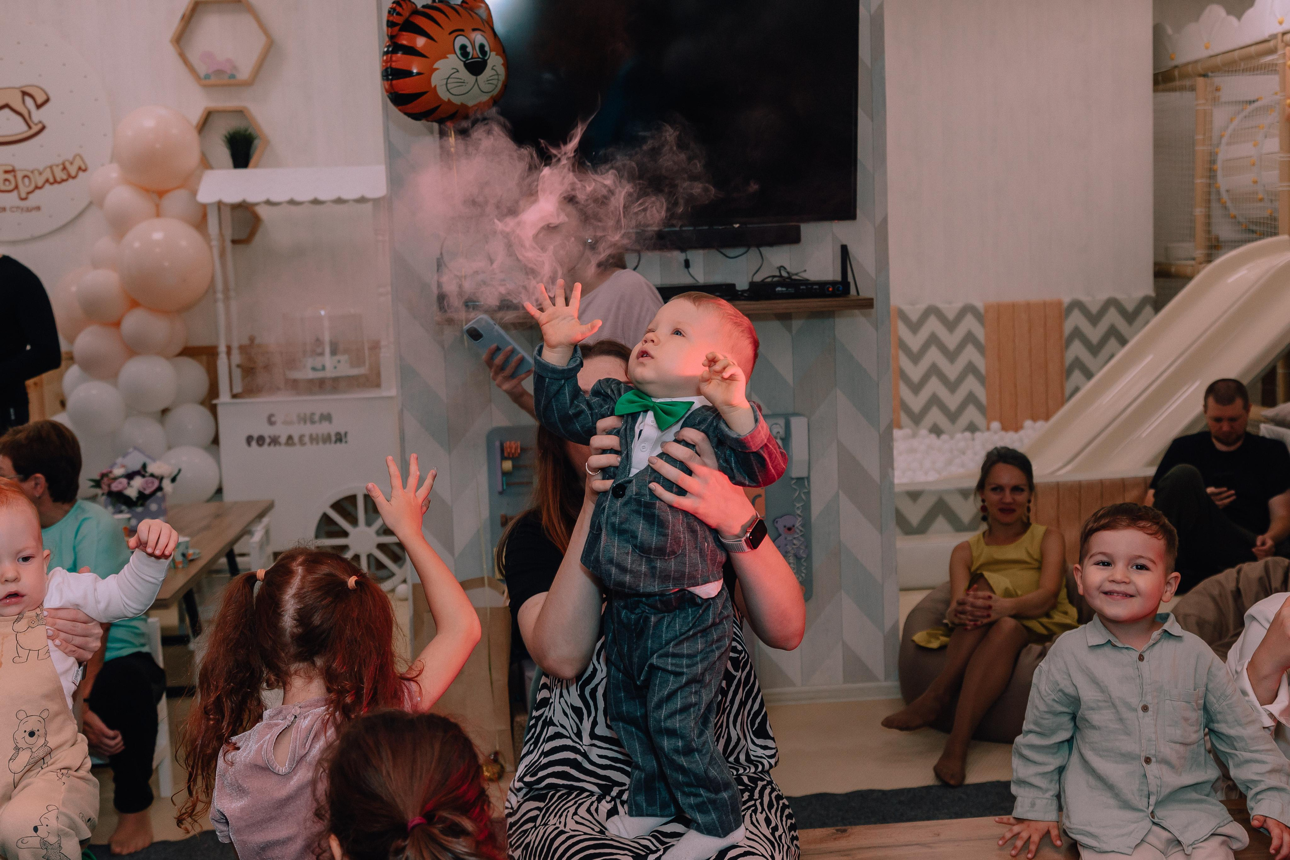 1 год в игровой. Фотограф Авилова Дарья ● Тюмень● Съемка больших семей ●Архив поколений