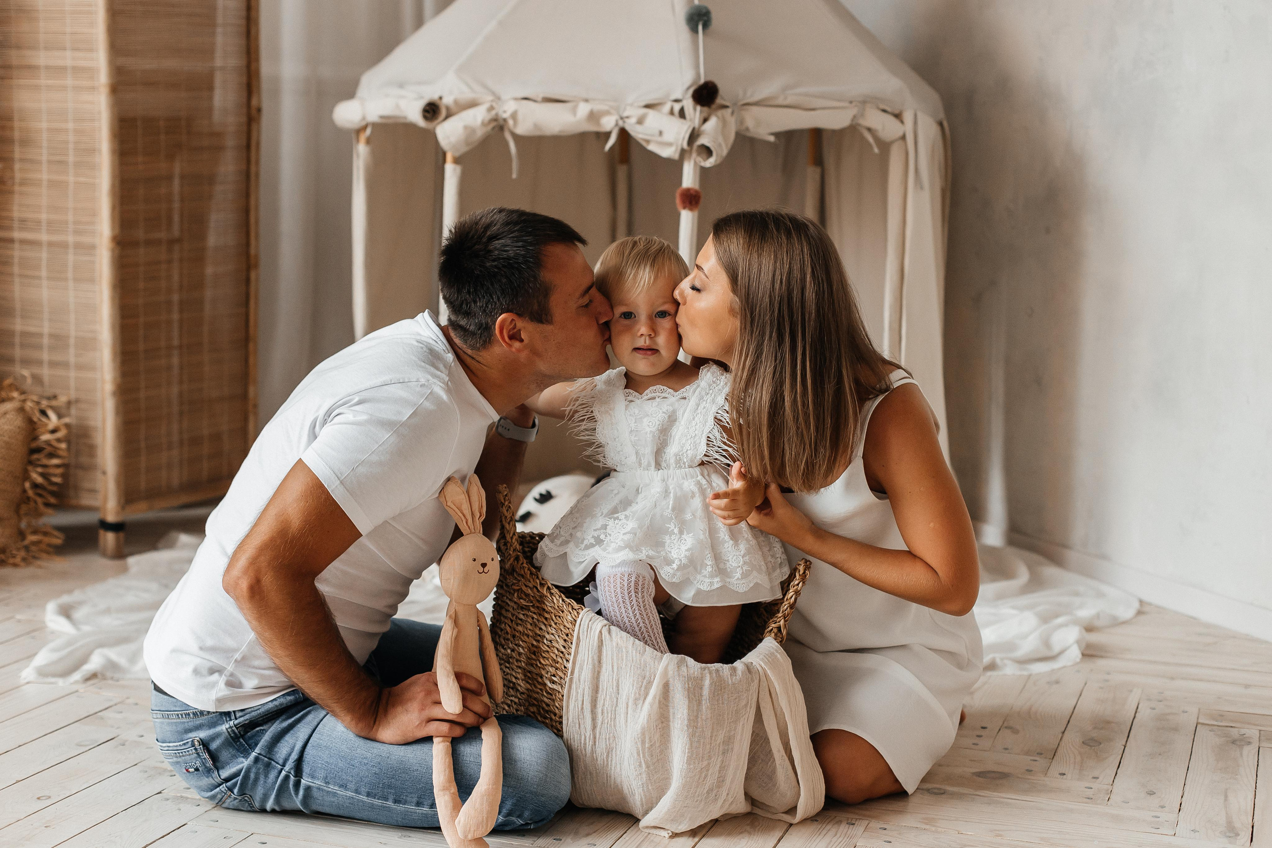 Семейная фотосессия (1 годик). Фотограф Авилова Дарья ● Тюмень● Съемка больших семей ●Архив поколений