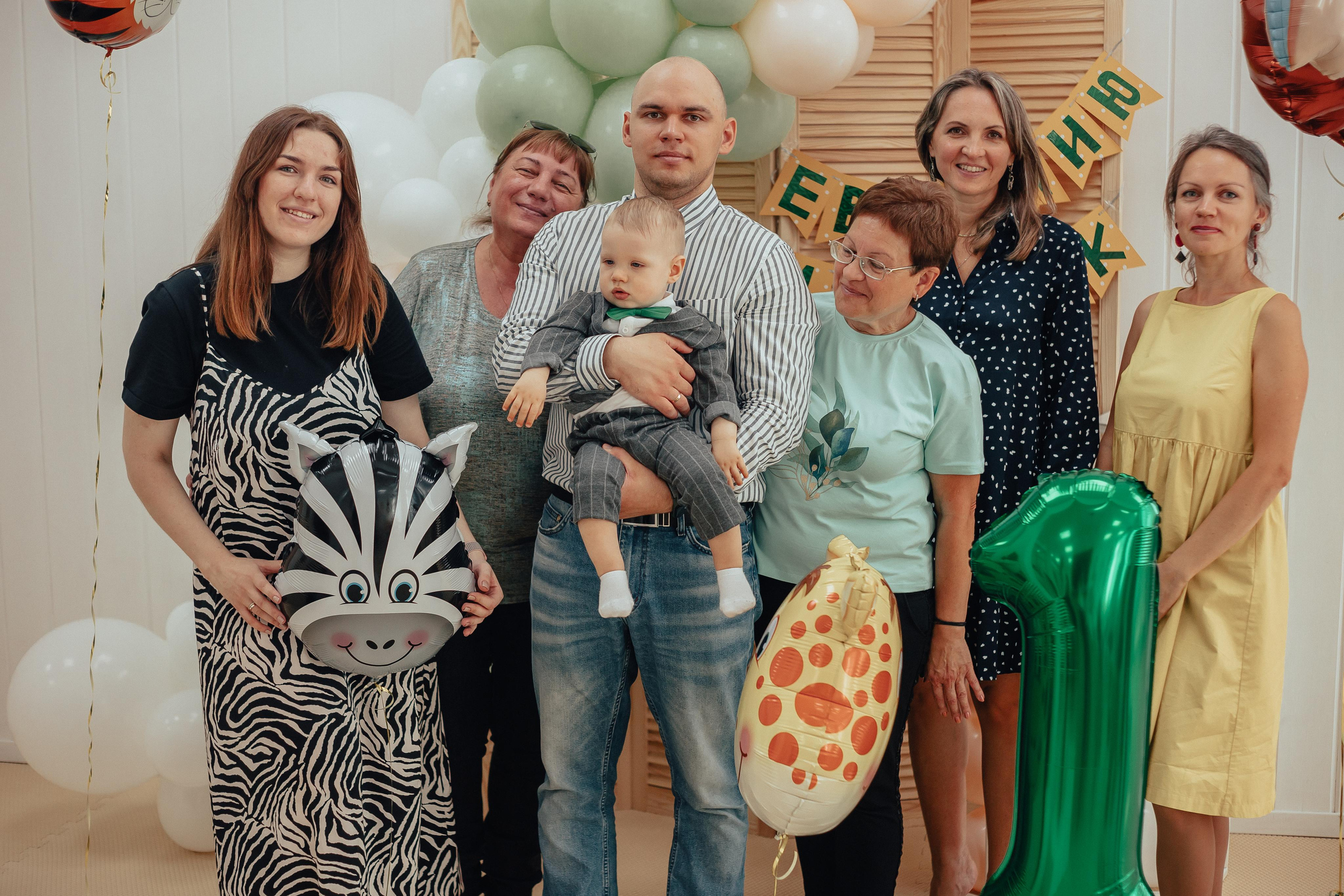 1 год в игровой. Фотограф Авилова Дарья ● Тюмень● Съемка больших семей ●Архив поколений