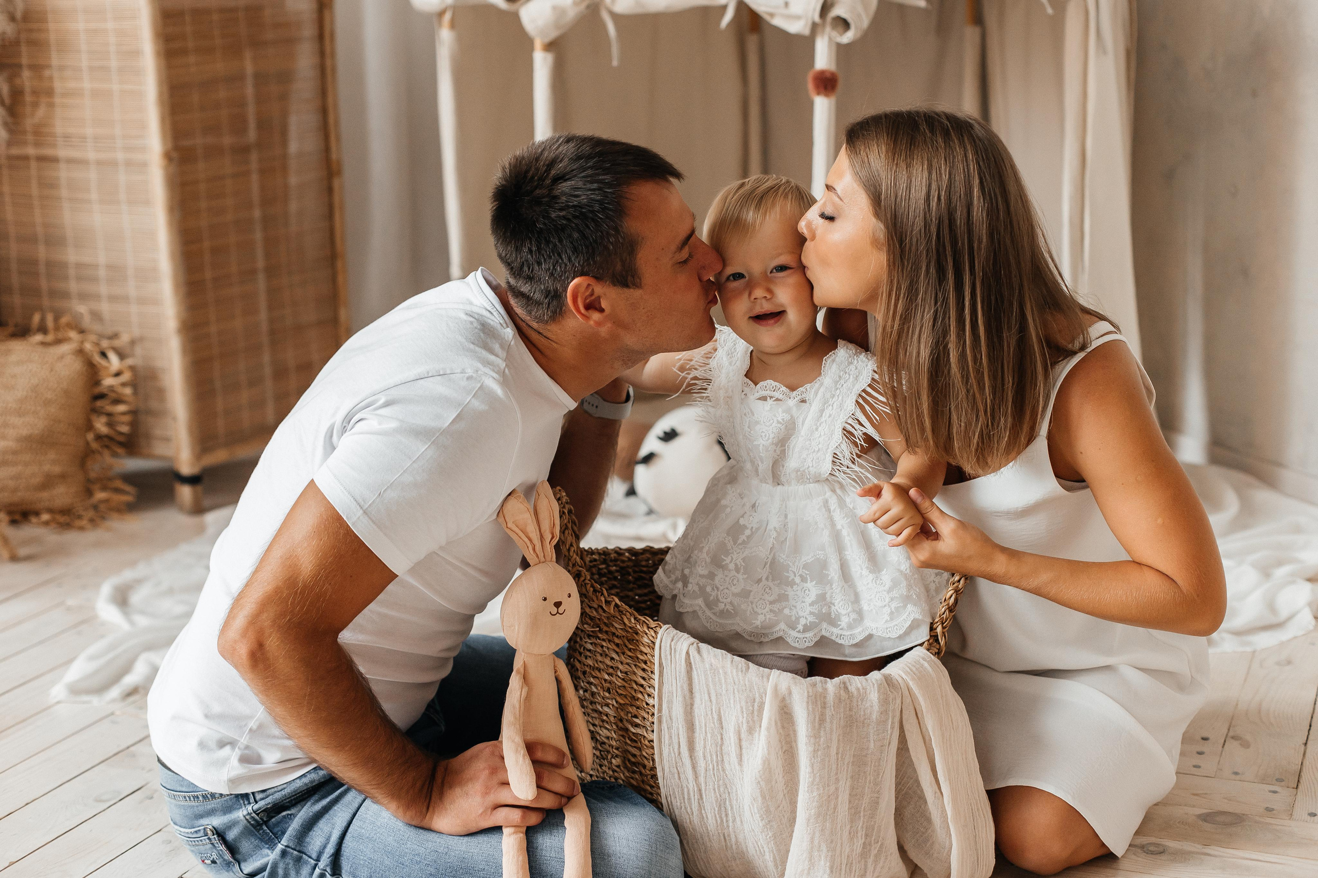 Семейная фотосессия (1 годик). Фотограф Авилова Дарья ● Тюмень● Съемка больших семей ●Архив поколений