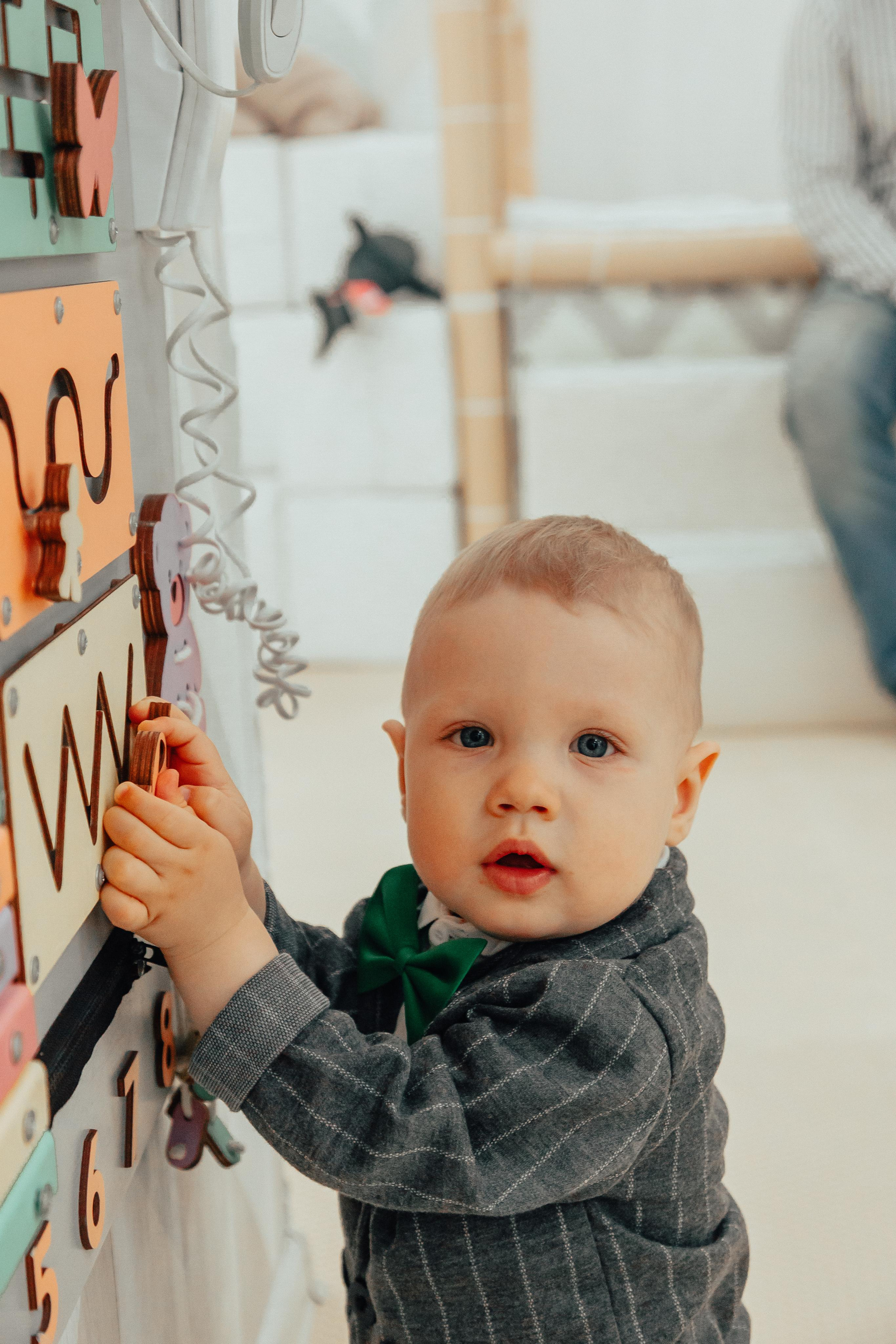 1 год в игровой. Фотограф Авилова Дарья ● Тюмень● Съемка больших семей ●Архив поколений