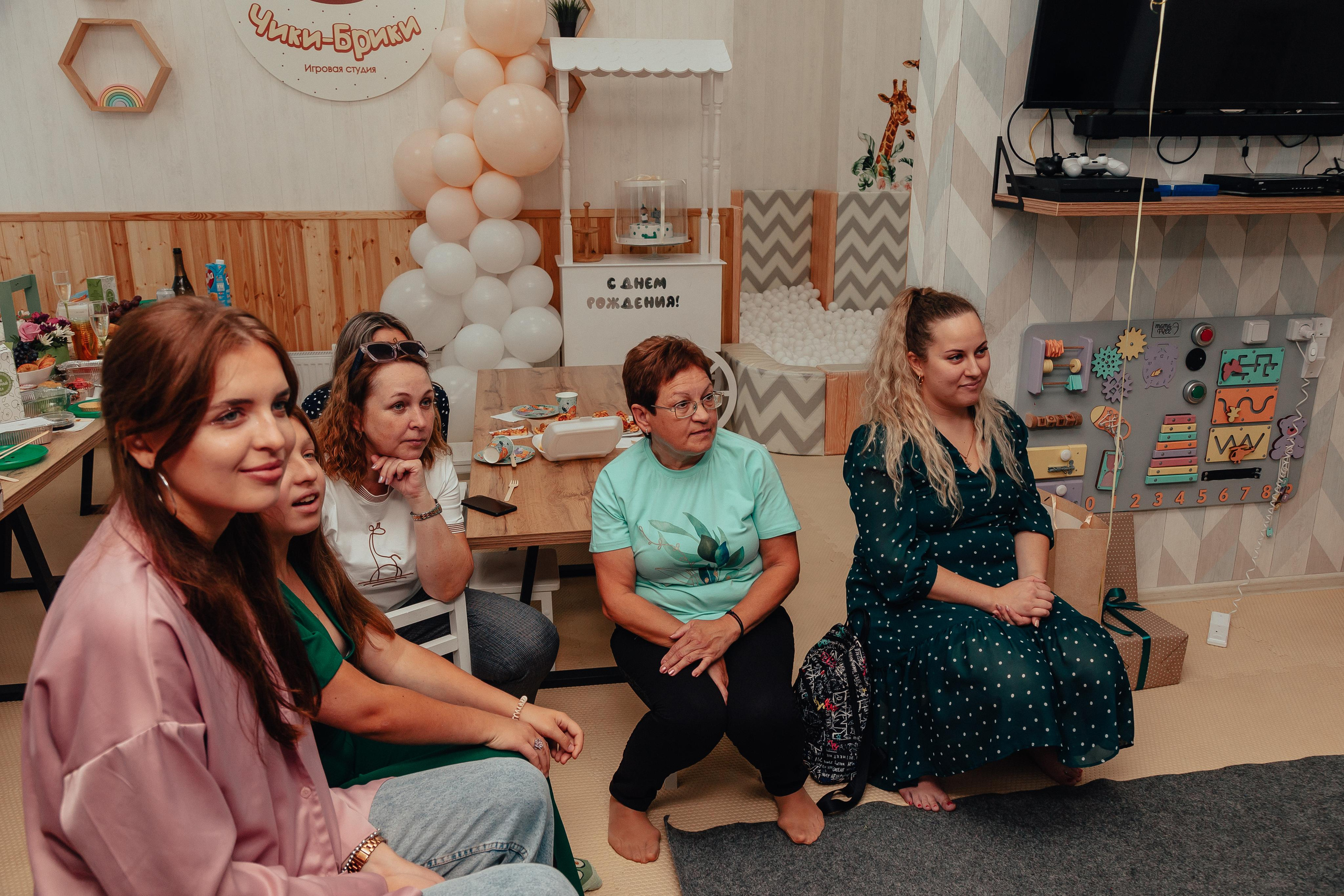 1 год в игровой. Фотограф Авилова Дарья ● Тюмень● Съемка больших семей ●Архив поколений