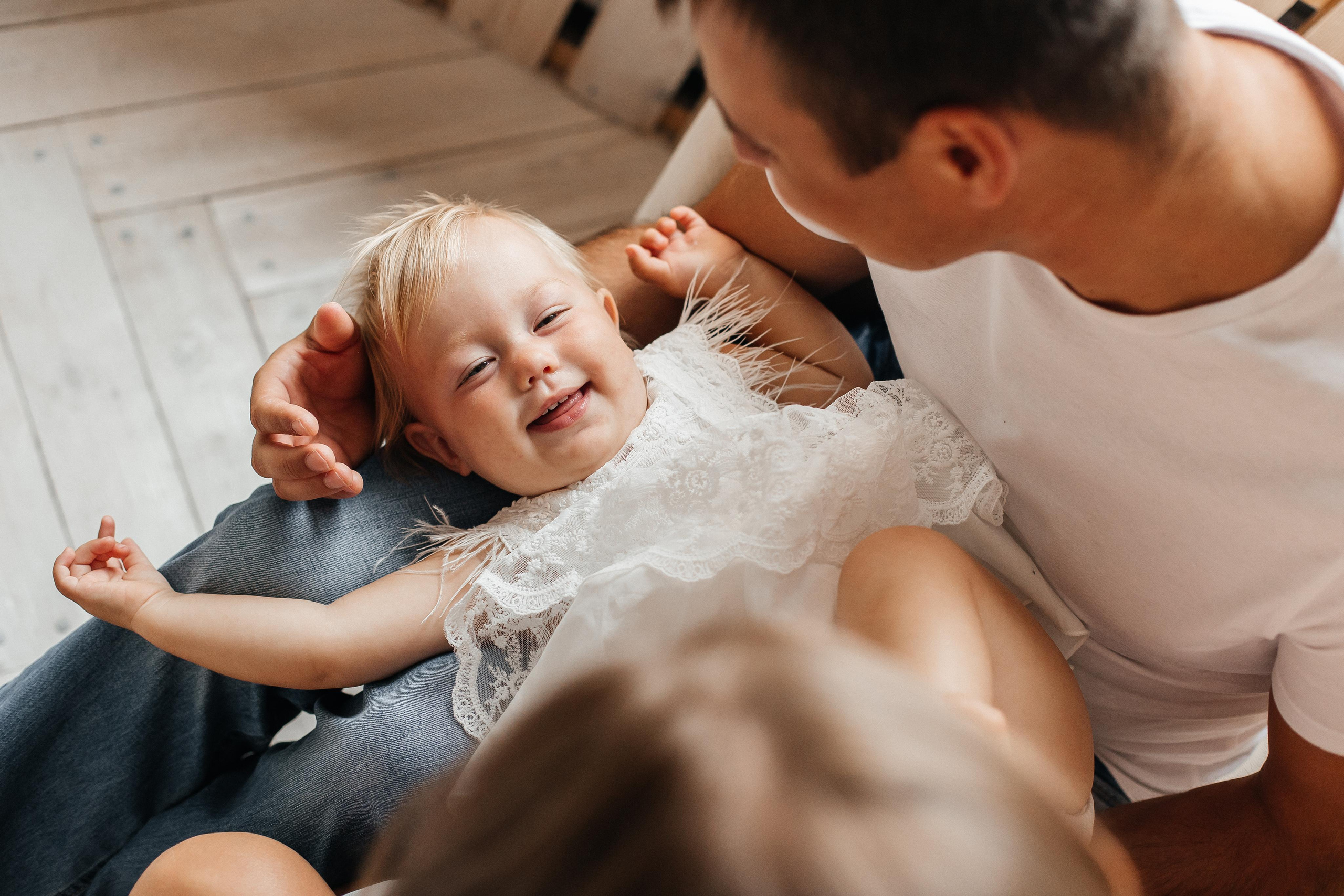 Семейная фотосессия (1 годик). Фотограф Авилова Дарья ● Тюмень● Съемка больших семей ●Архив поколений