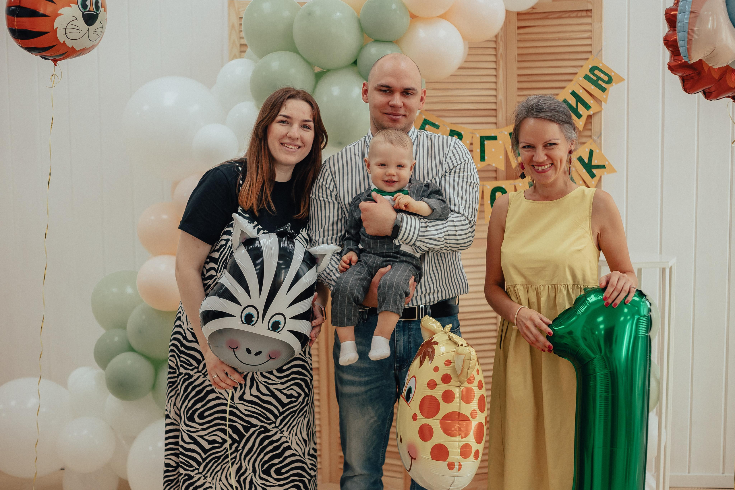 1 год в игровой. Фотограф Авилова Дарья ● Тюмень● Съемка больших семей ●Архив поколений