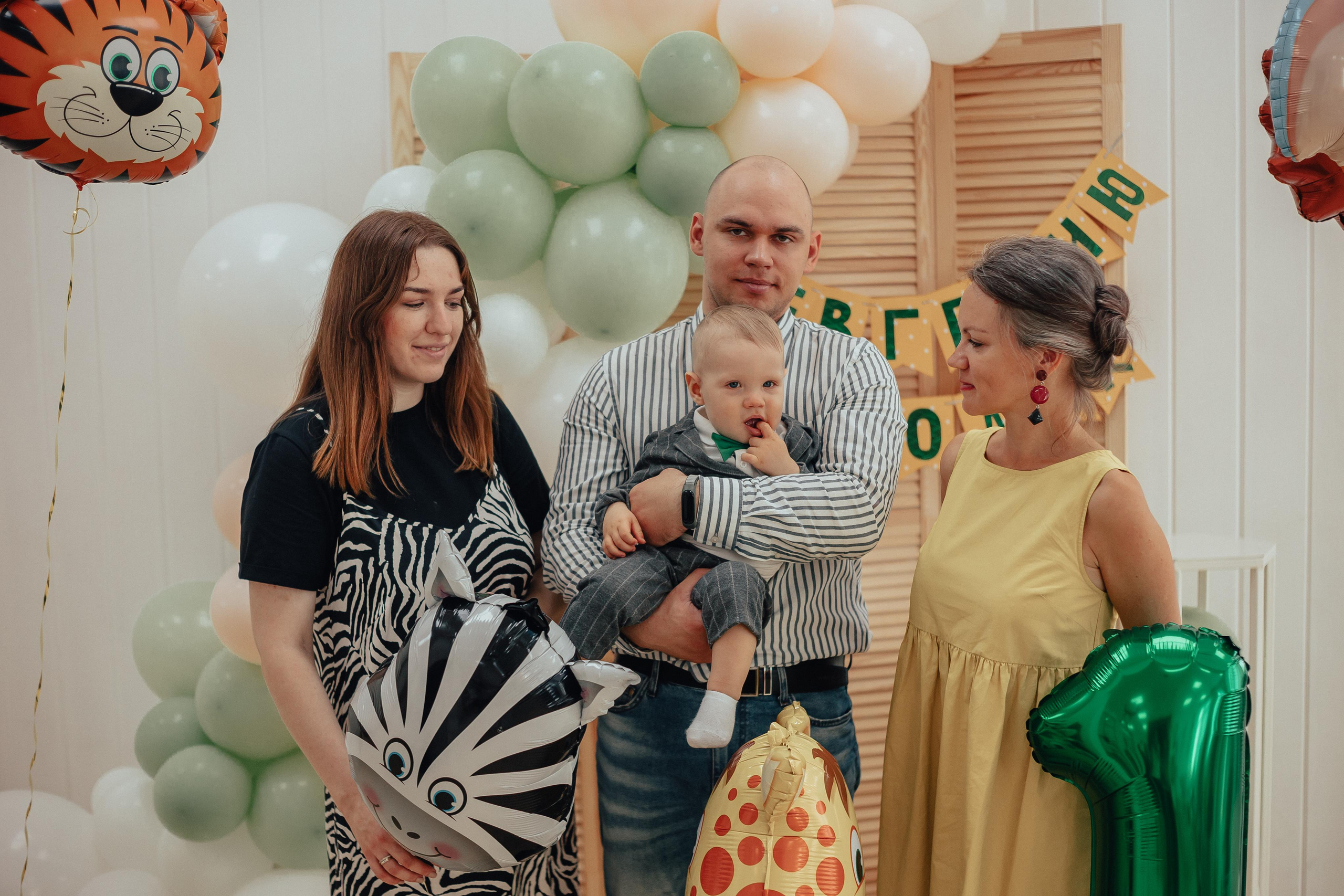 1 год в игровой. Фотограф Авилова Дарья ● Тюмень● Съемка больших семей ●Архив поколений