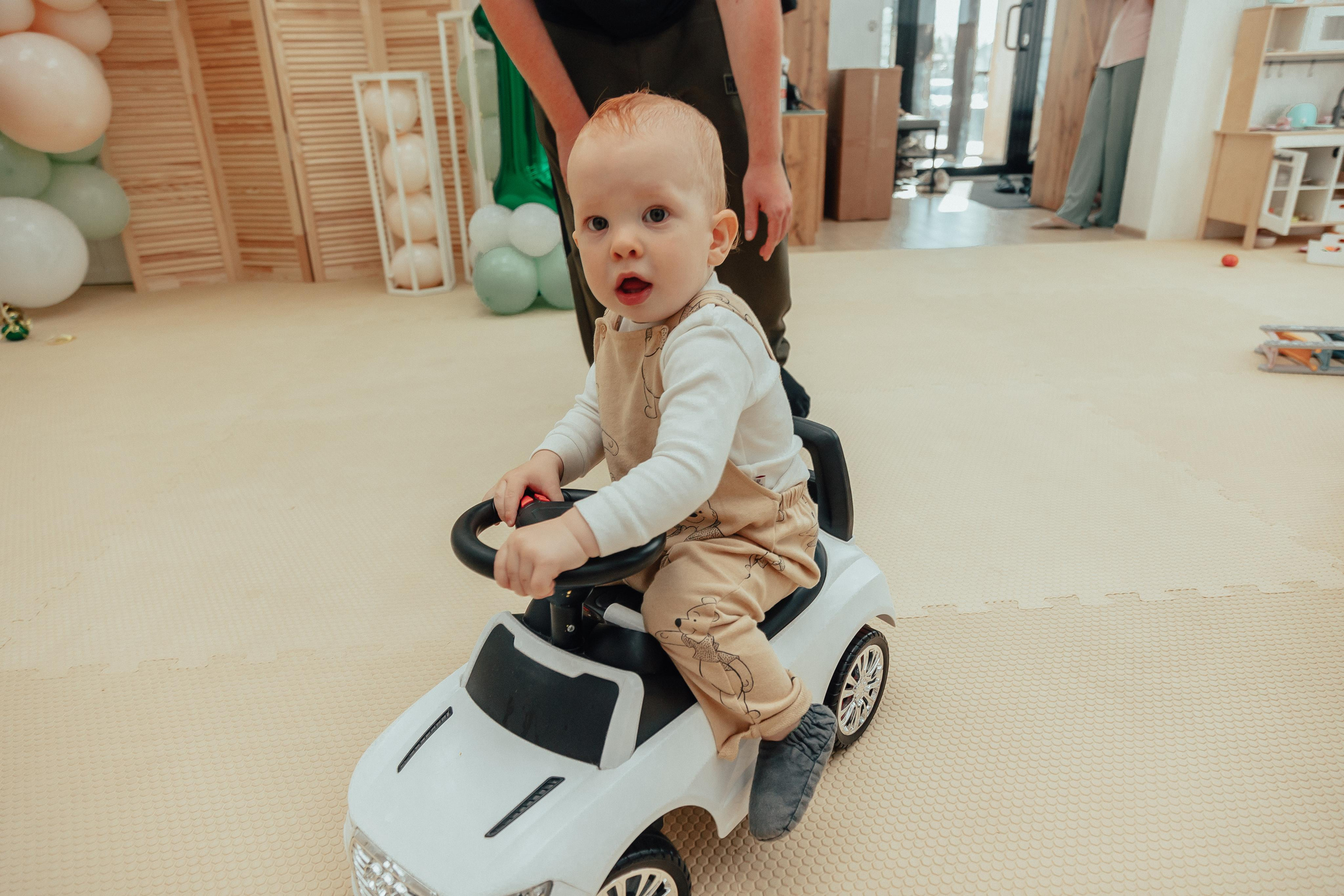 1 год в игровой. Фотограф Авилова Дарья ● Тюмень● Съемка больших семей ●Архив поколений