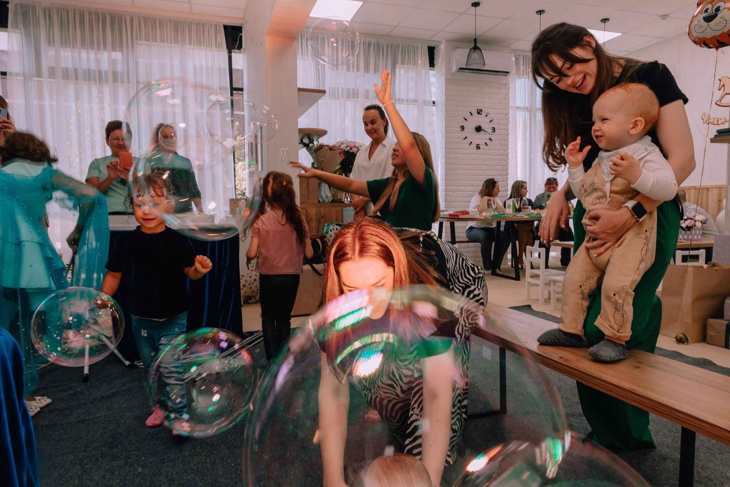 1 год в игровой. Фотограф Авилова Дарья ● Тюмень● Съемка больших семей ●Архив поколений