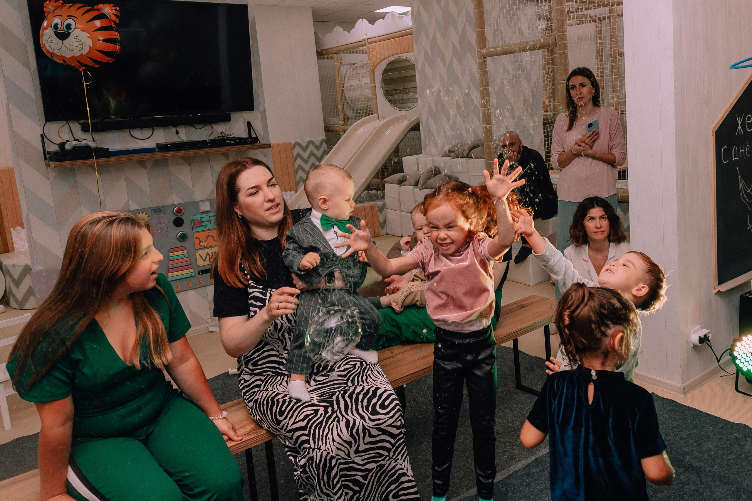 1 год в игровой. Фотограф Авилова Дарья ● Тюмень● Съемка больших семей ●Архив поколений