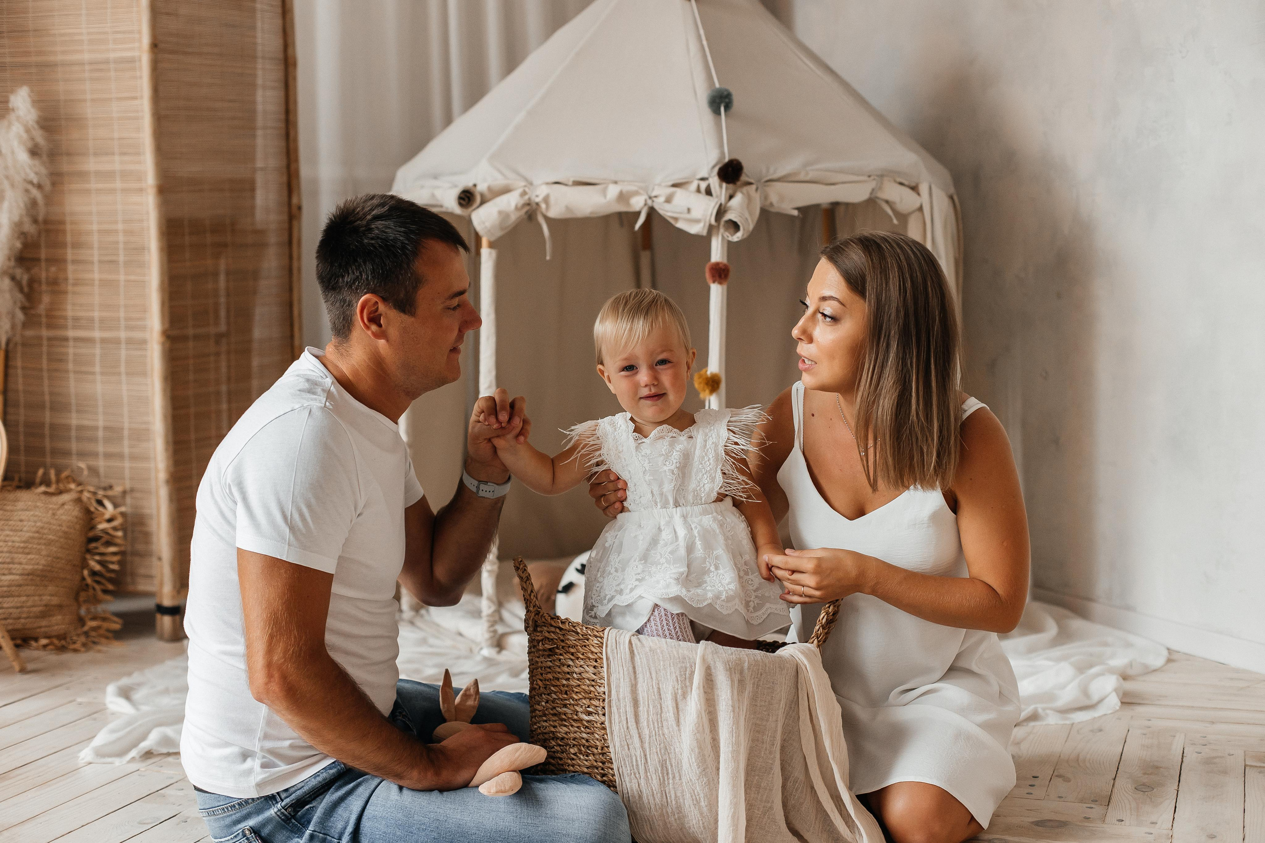 Семейная фотосессия (1 годик). Фотограф Авилова Дарья ● Тюмень● Съемка больших семей ●Архив поколений