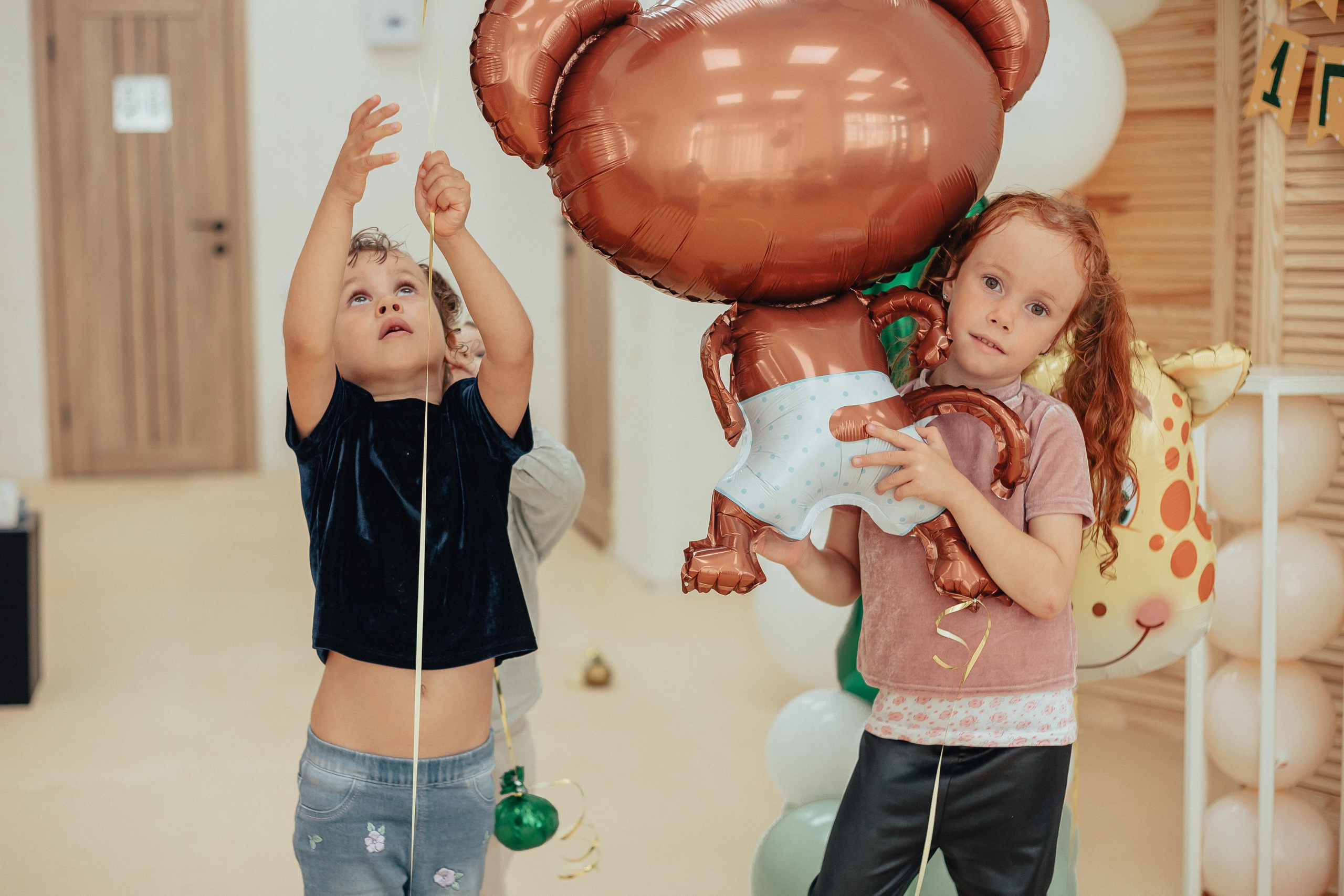 1 год в игровой. Фотограф Авилова Дарья ● Тюмень● Съемка больших семей ●Архив поколений