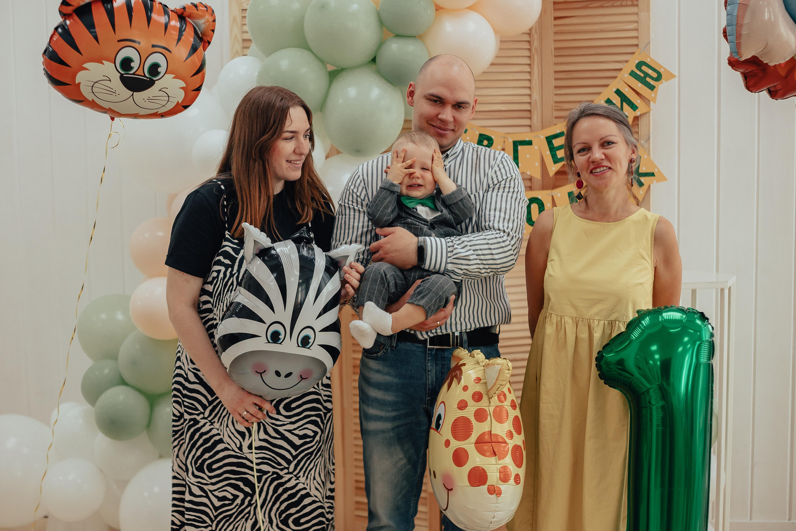 1 год в игровой. Фотограф Авилова Дарья ● Тюмень● Съемка больших семей ●Архив поколений