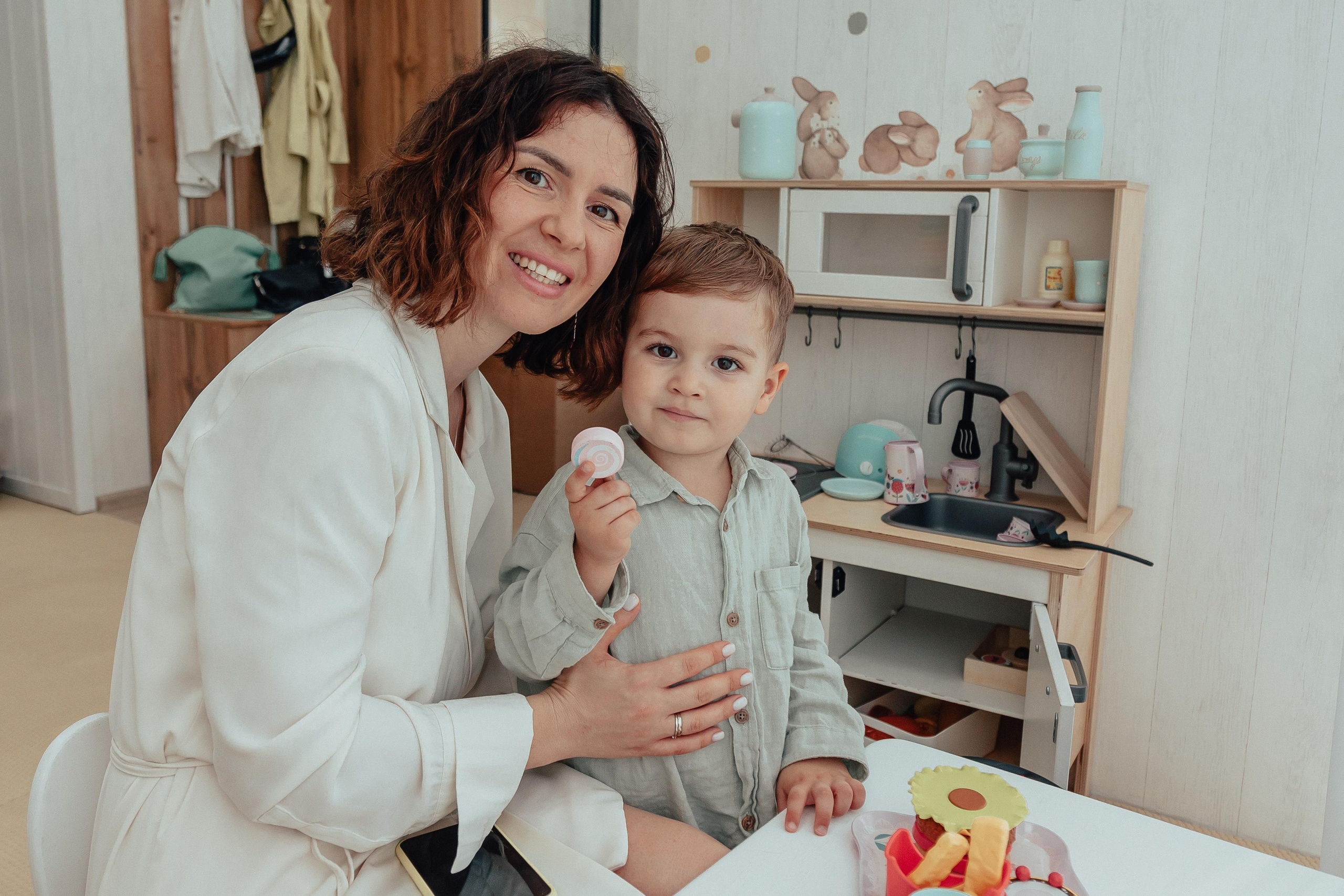 1 год в игровой. Фотограф Авилова Дарья ● Тюмень● Съемка больших семей ●Архив поколений