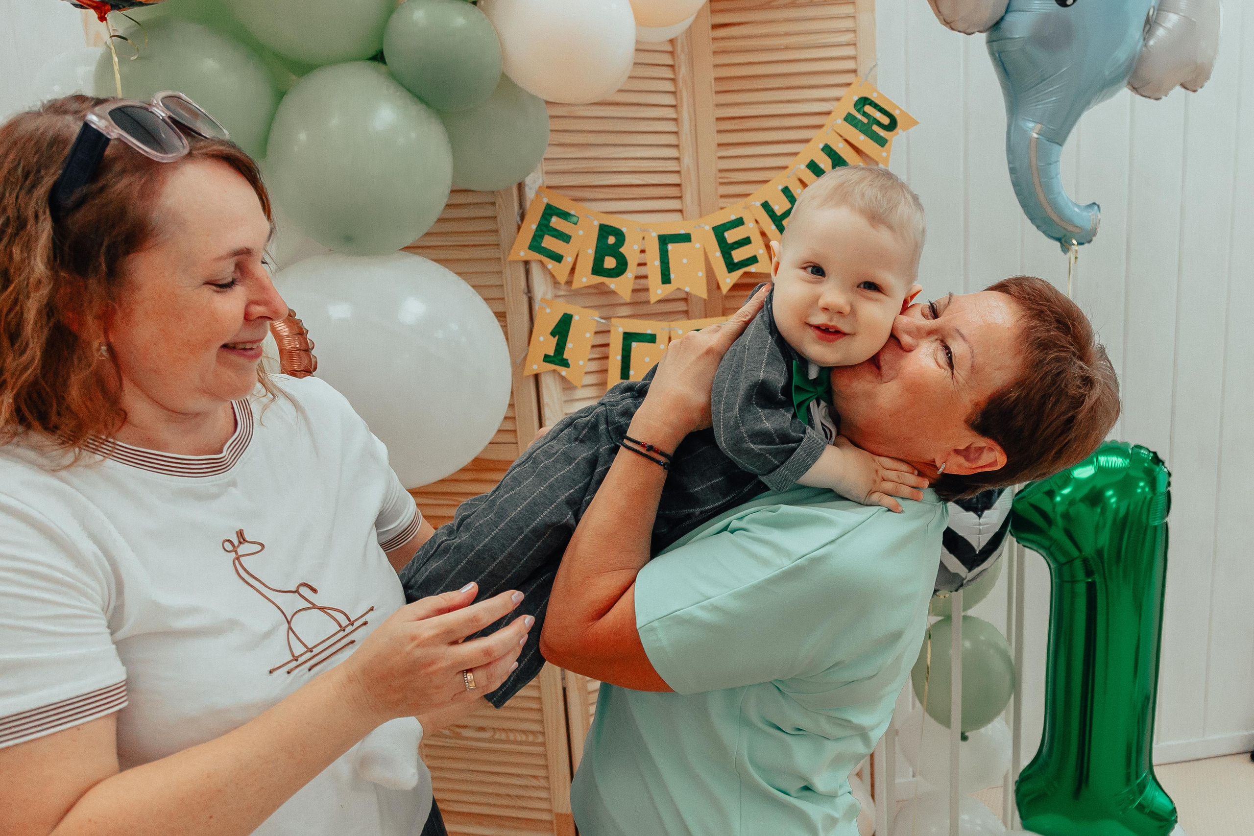 1 год в игровой. Фотограф Авилова Дарья ● Тюмень● Съемка больших семей ●Архив поколений