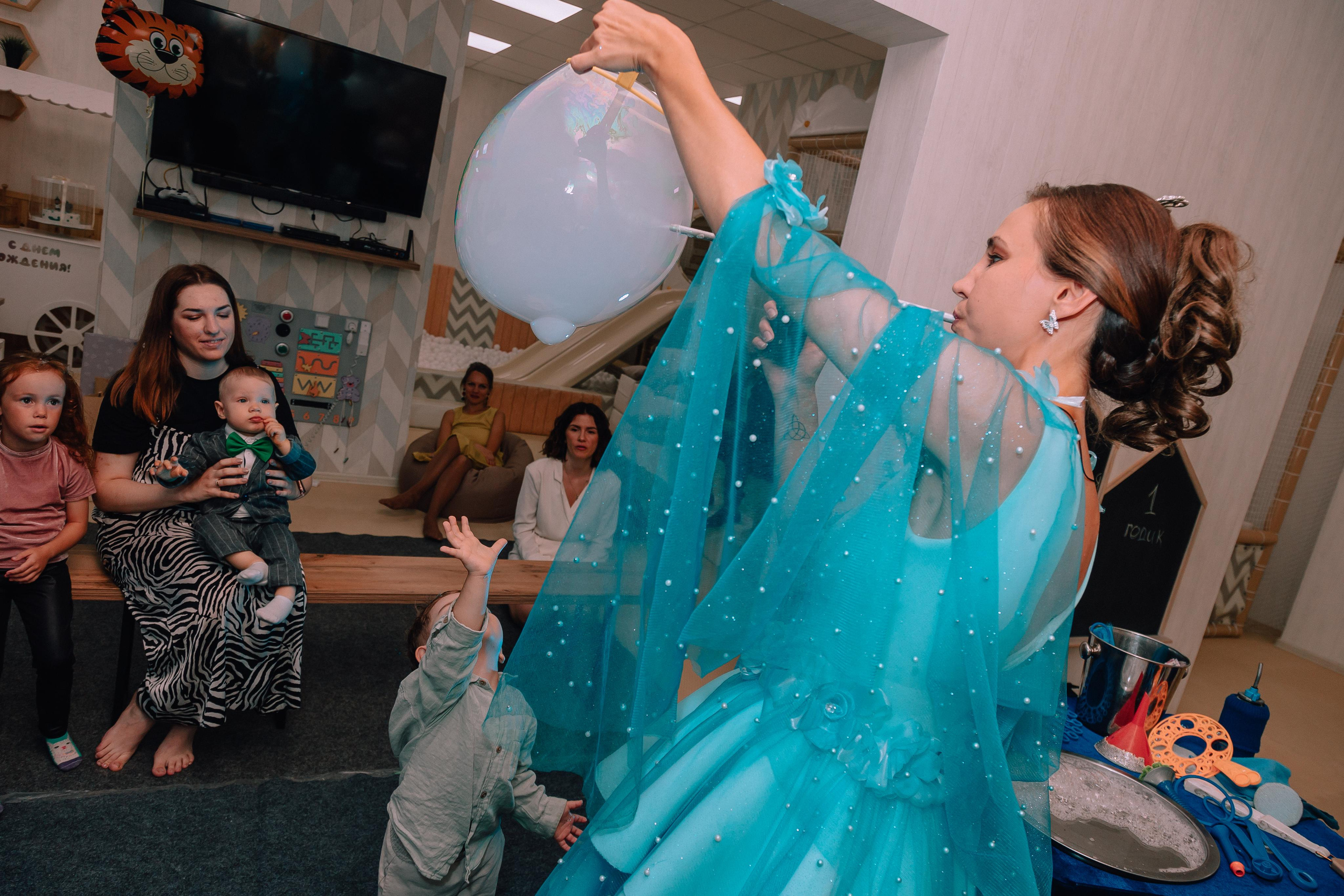 1 год в игровой. Фотограф Авилова Дарья ● Тюмень● Съемка больших семей ●Архив поколений
