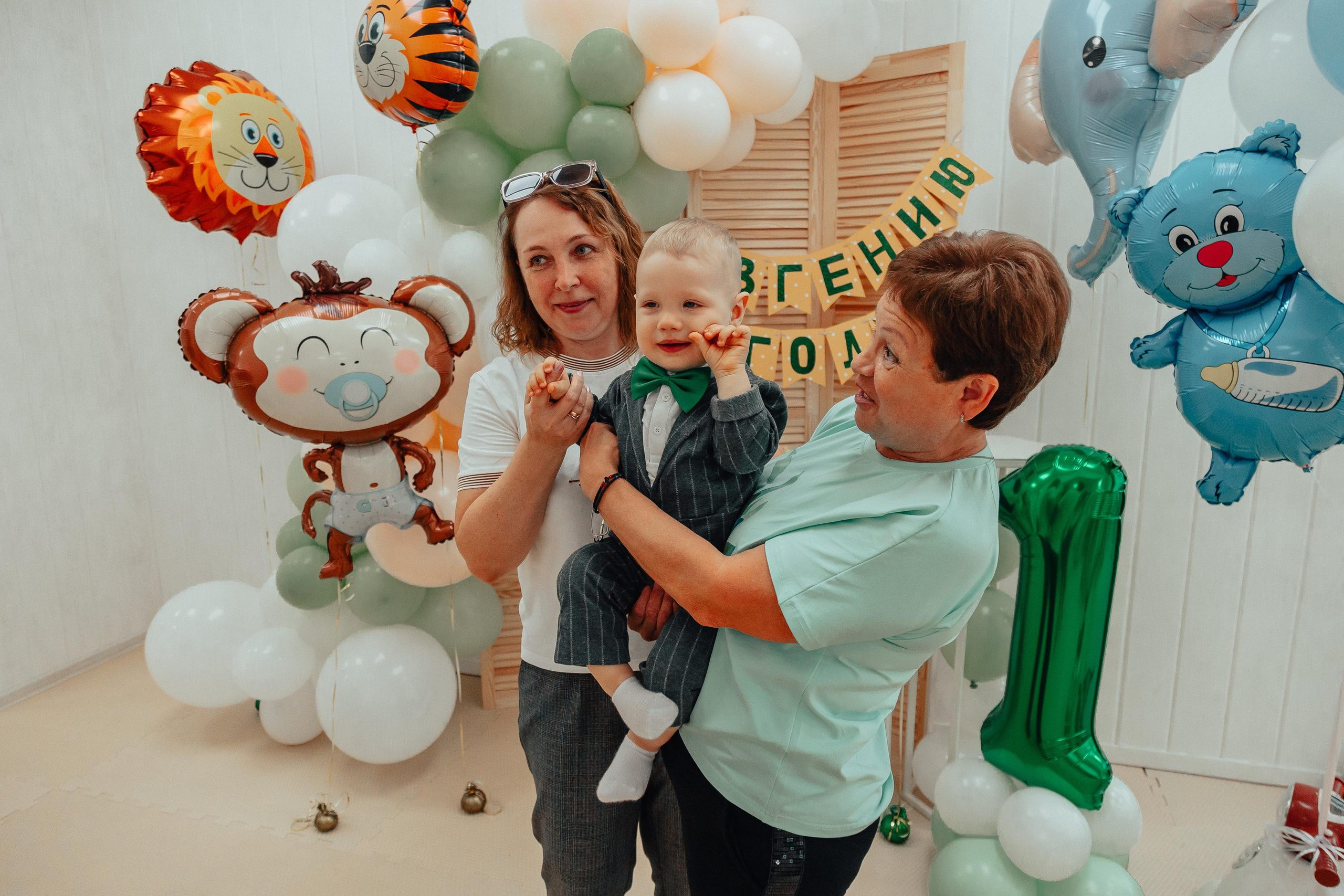 1 год в игровой. Фотограф Авилова Дарья ● Тюмень● Съемка больших семей ●Архив поколений