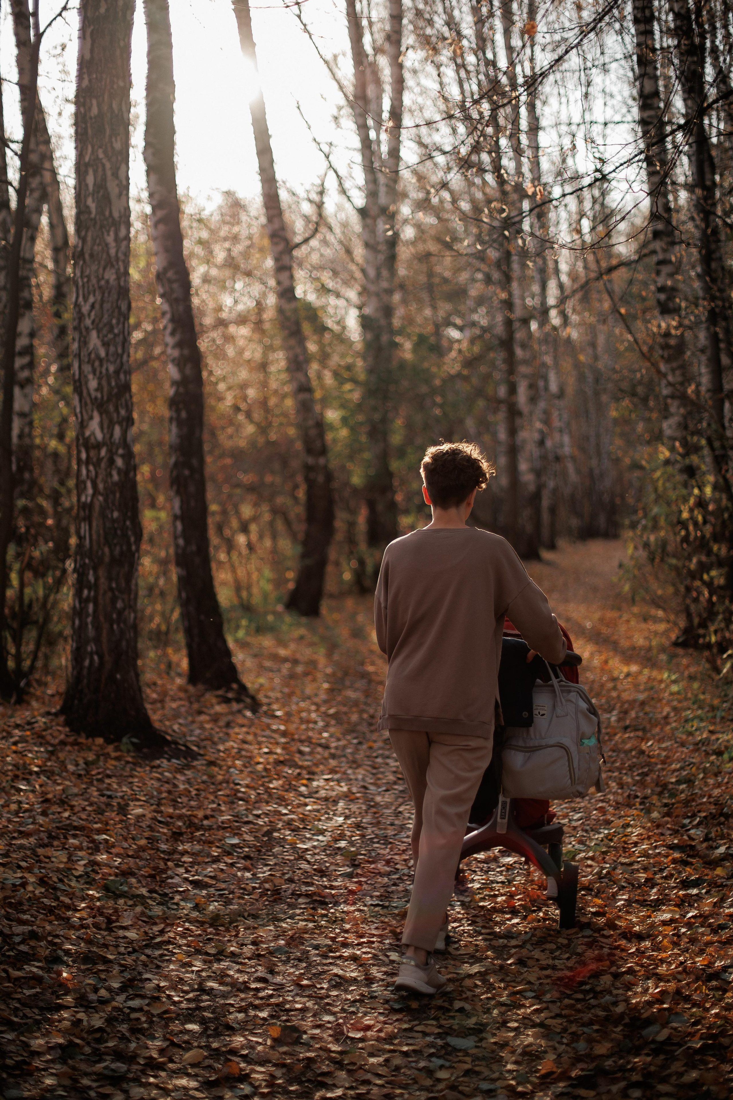 Мама и малыш (прогулка). Фотограф Авилова Дарья ● Тюмень● Съемка больших семей ●Архив поколений