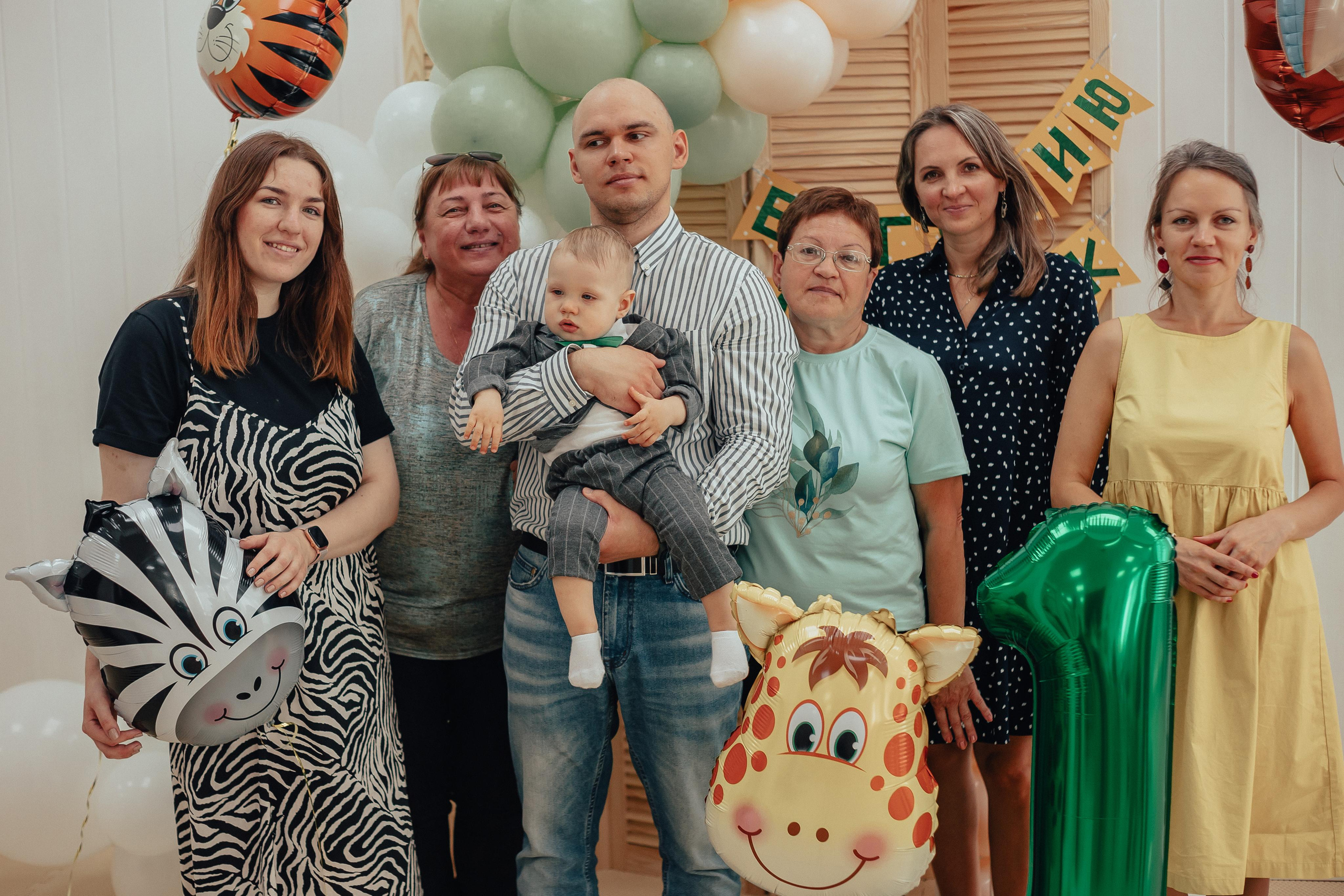 1 год в игровой. Фотограф Авилова Дарья ● Тюмень● Съемка больших семей ●Архив поколений