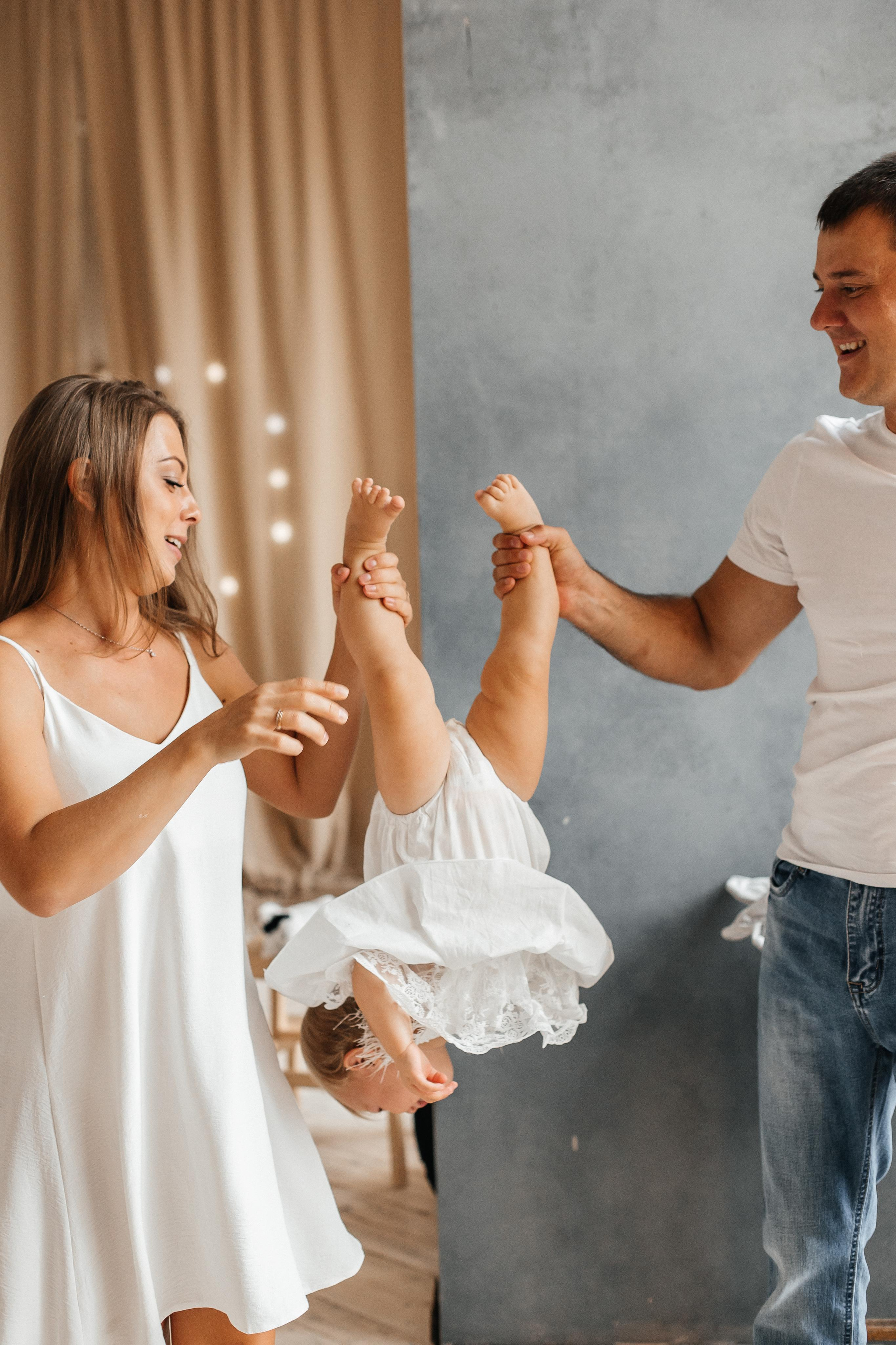 Семейная фотосессия (1 годик). Фотограф Авилова Дарья ● Тюмень● Съемка больших семей ●Архив поколений