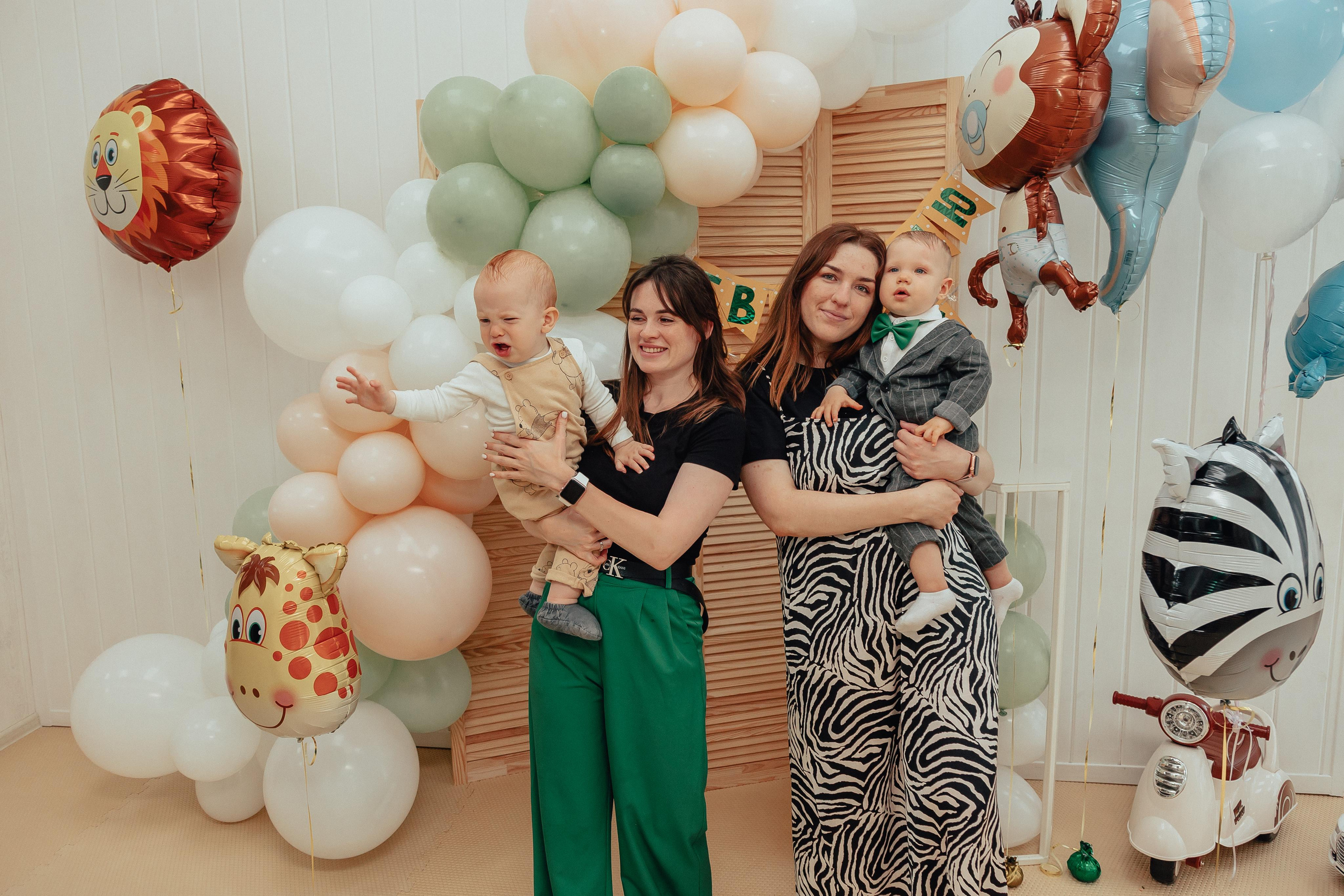 1 год в игровой. Фотограф Авилова Дарья ● Тюмень● Съемка больших семей ●Архив поколений