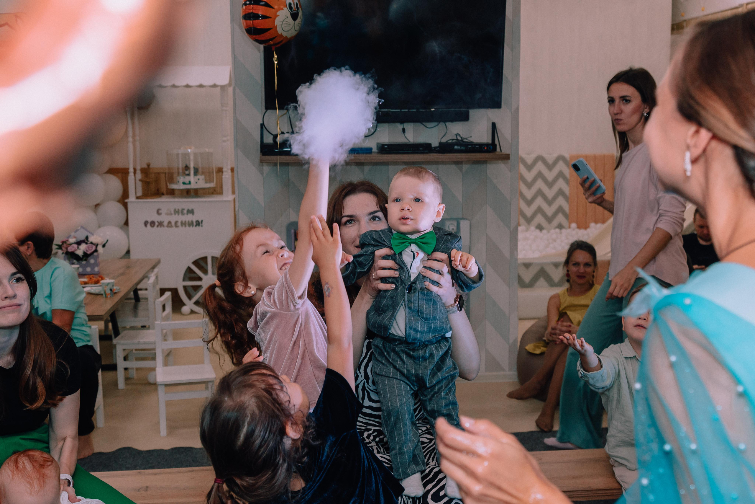 1 год в игровой. Фотограф Авилова Дарья ● Тюмень● Съемка больших семей ●Архив поколений