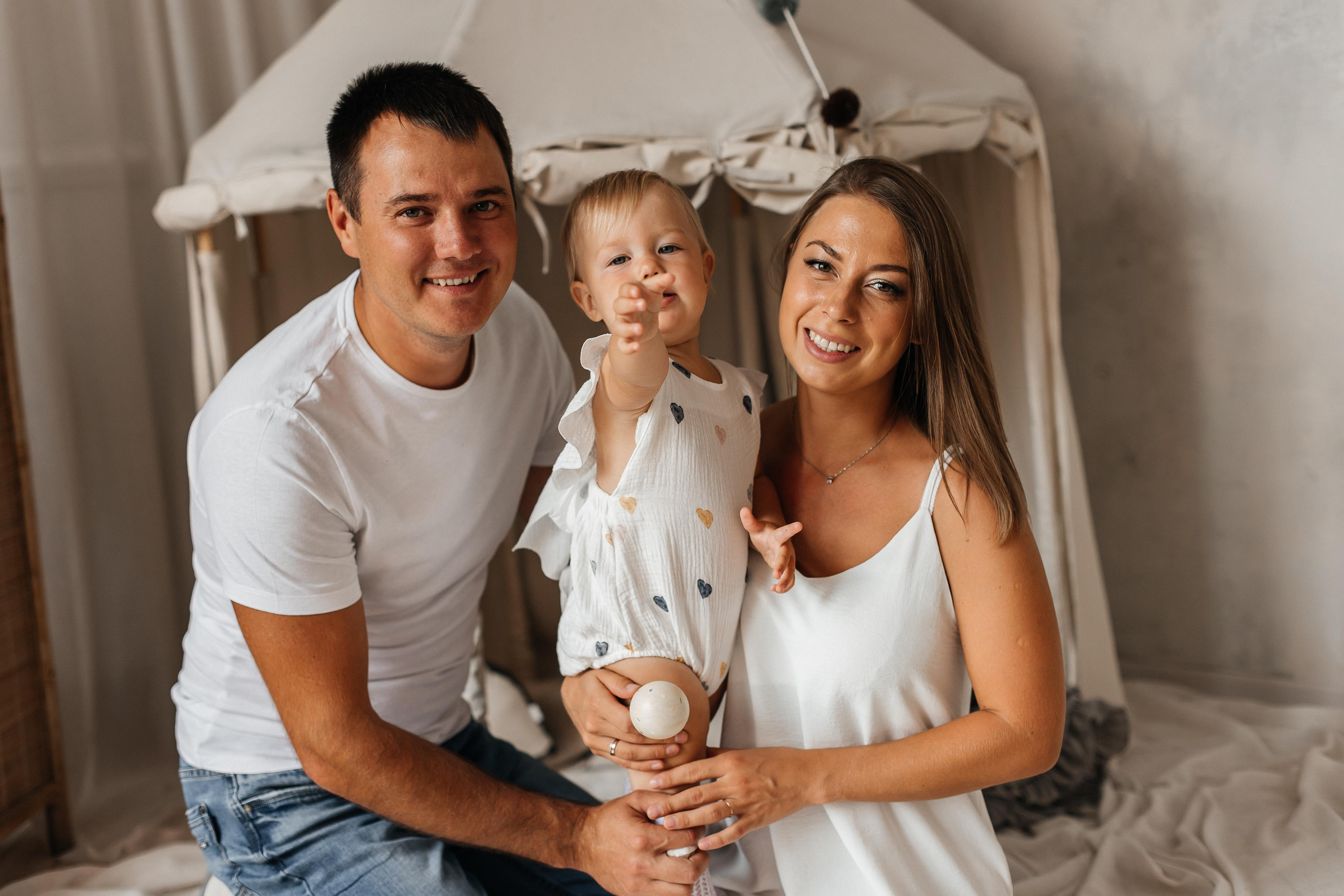 Семейная фотосессия (1 годик). Фотограф Авилова Дарья ● Тюмень● Съемка больших семей ●Архив поколений