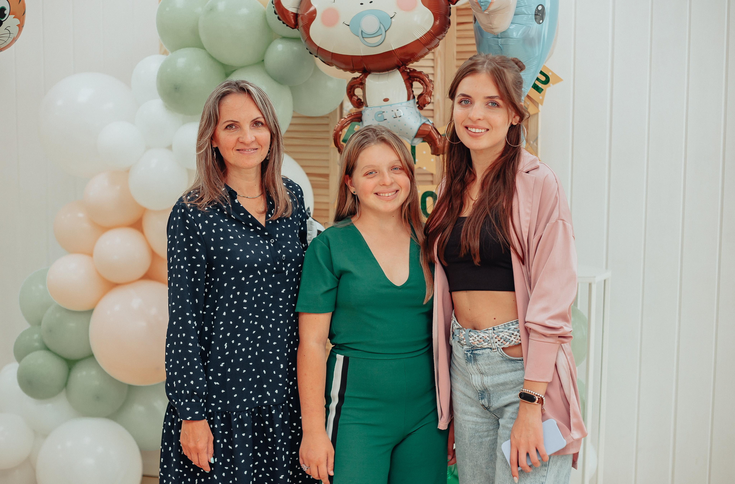 1 год в игровой. Фотограф Авилова Дарья ● Тюмень● Съемка больших семей ●Архив поколений