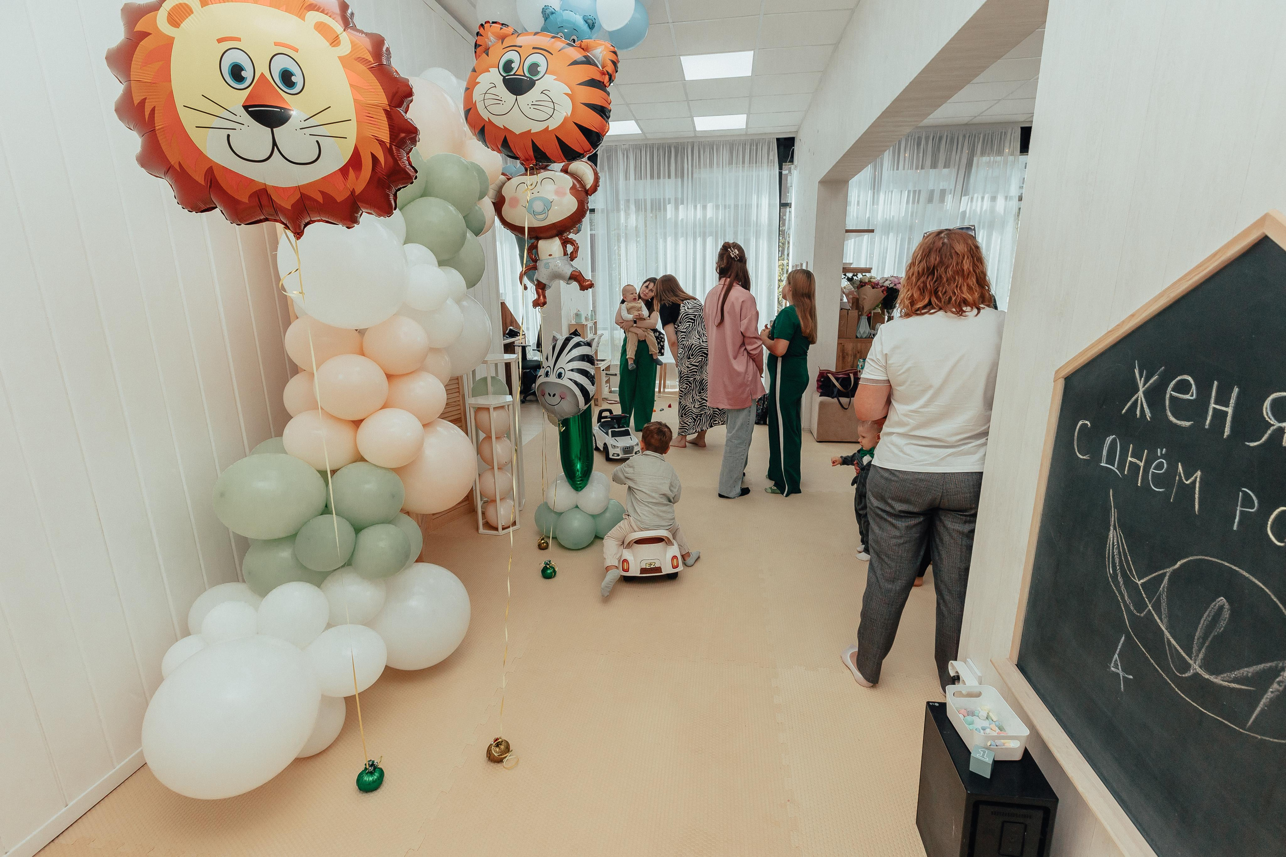 1 год в игровой. Фотограф Авилова Дарья ● Тюмень● Съемка больших семей ●Архив поколений