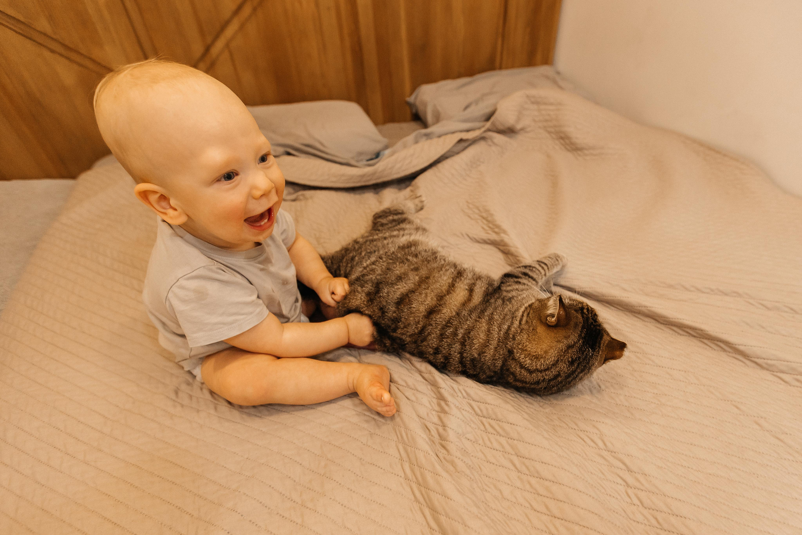 1 год дома. Фотограф Авилова Дарья ● Тюмень● Съемка больших семей ●Архив поколений