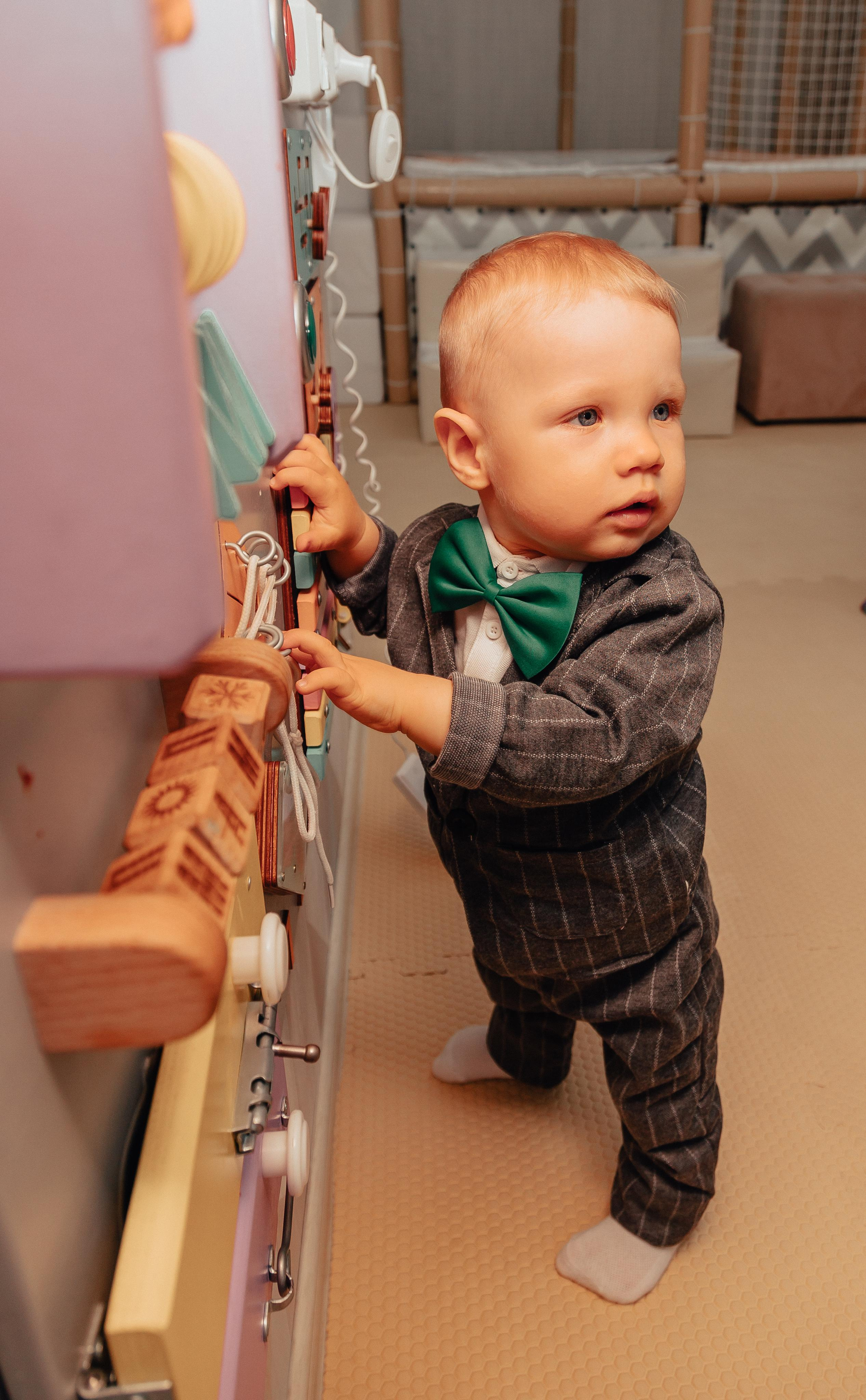 1 год в игровой. Фотограф Авилова Дарья ● Тюмень● Съемка больших семей ●Архив поколений