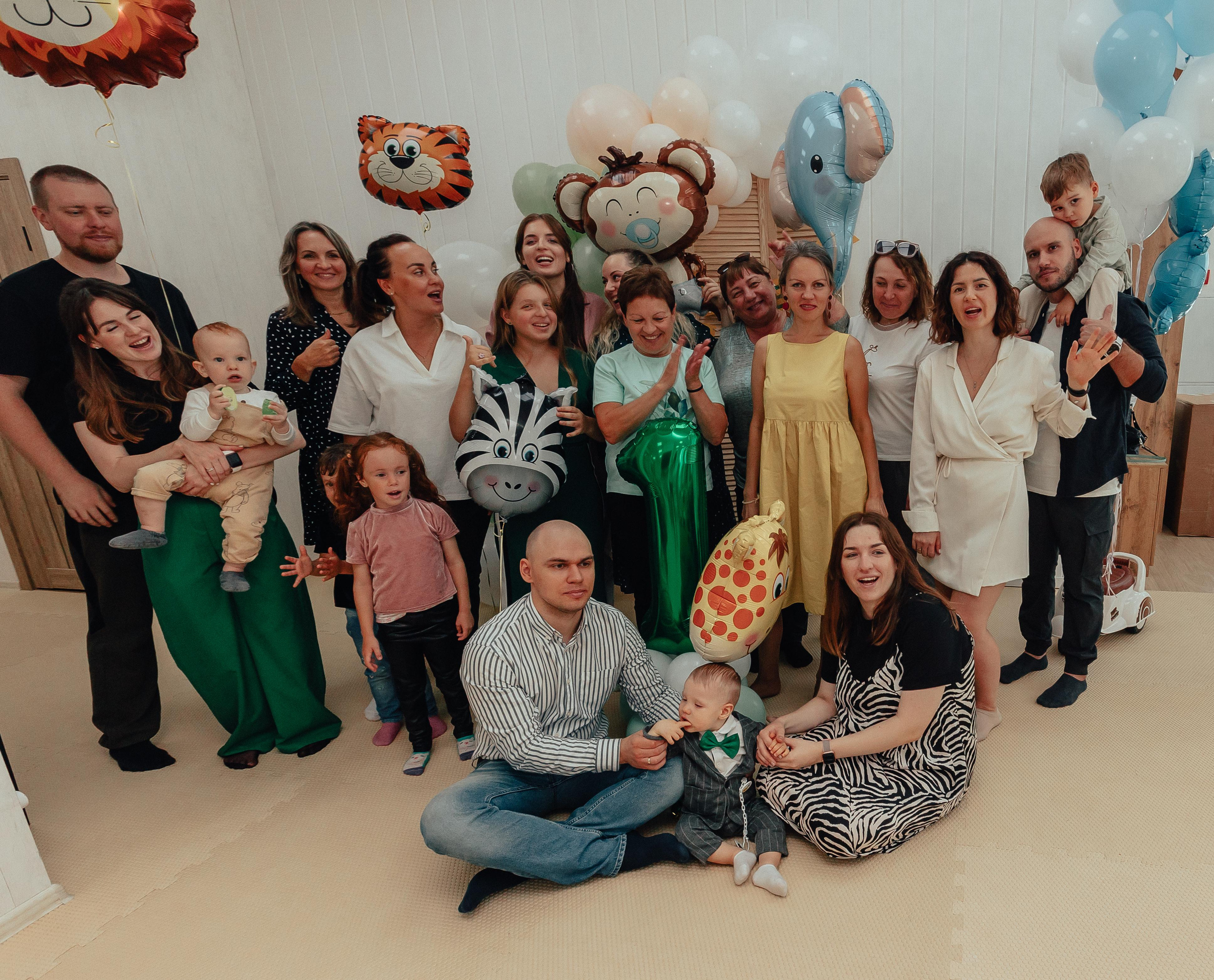 1 год в игровой. Фотограф Авилова Дарья ● Тюмень● Съемка больших семей ●Архив поколений