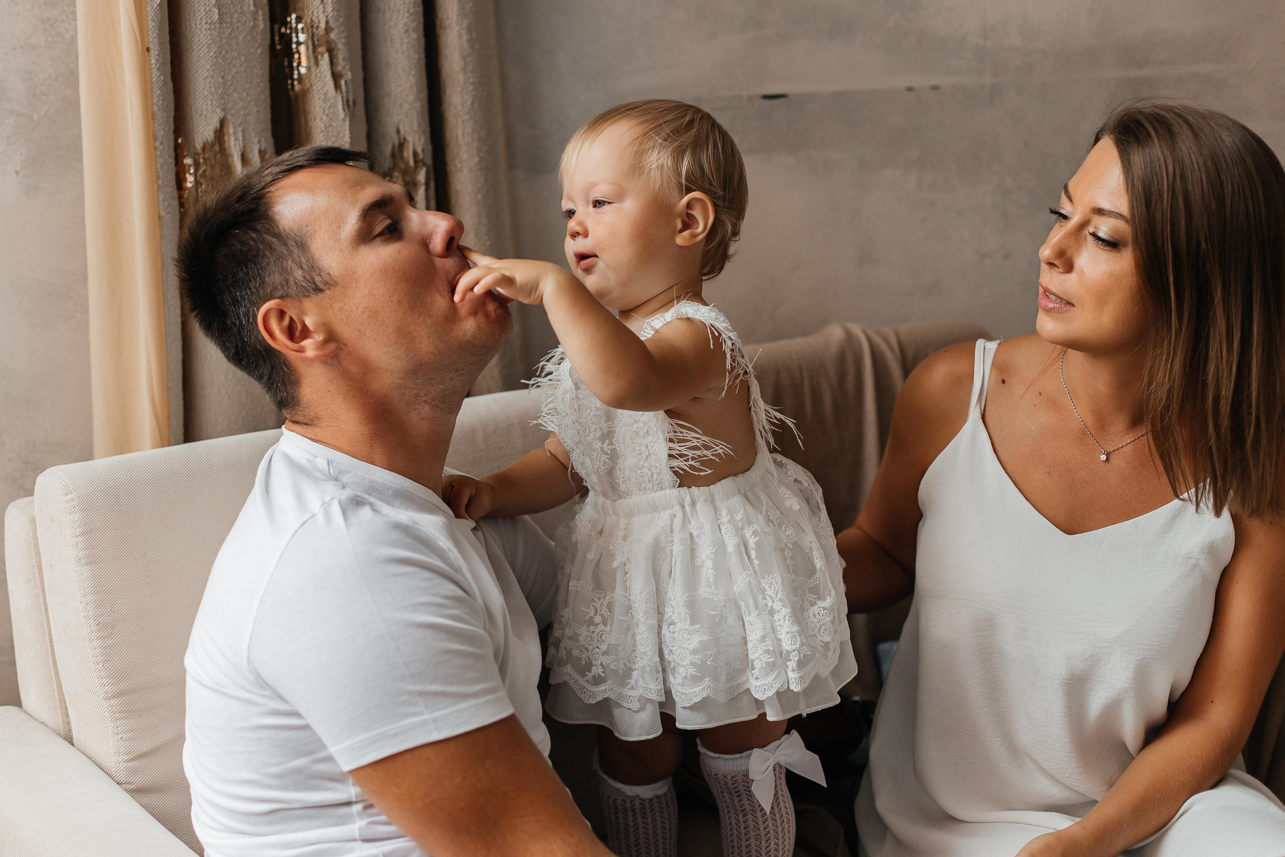 Семейная фотосессия (1 годик). Фотограф Авилова Дарья ● Тюмень● Съемка больших семей ●Архив поколений