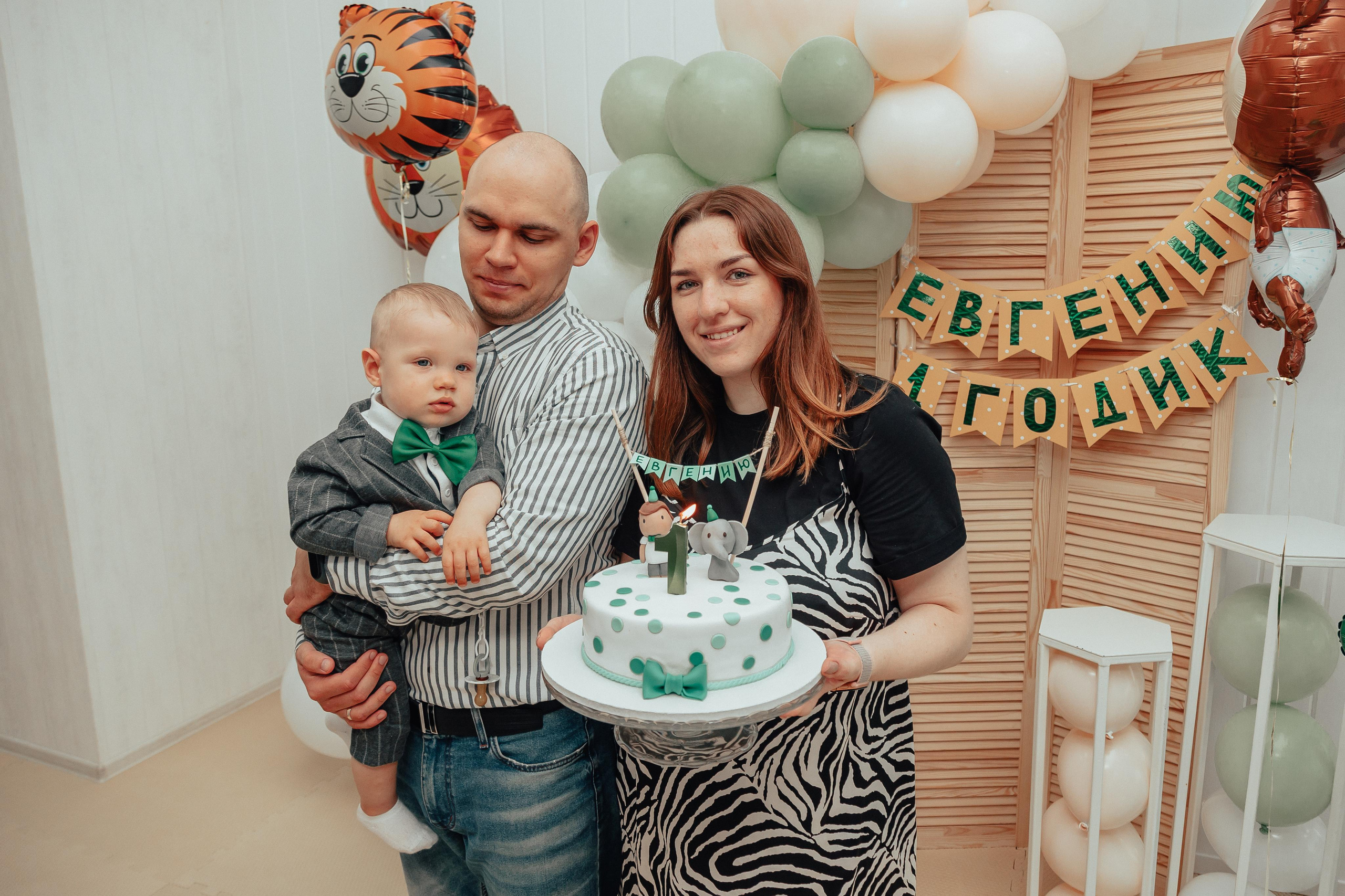 1 год в игровой. Фотограф Авилова Дарья ● Тюмень● Съемка больших семей ●Архив поколений