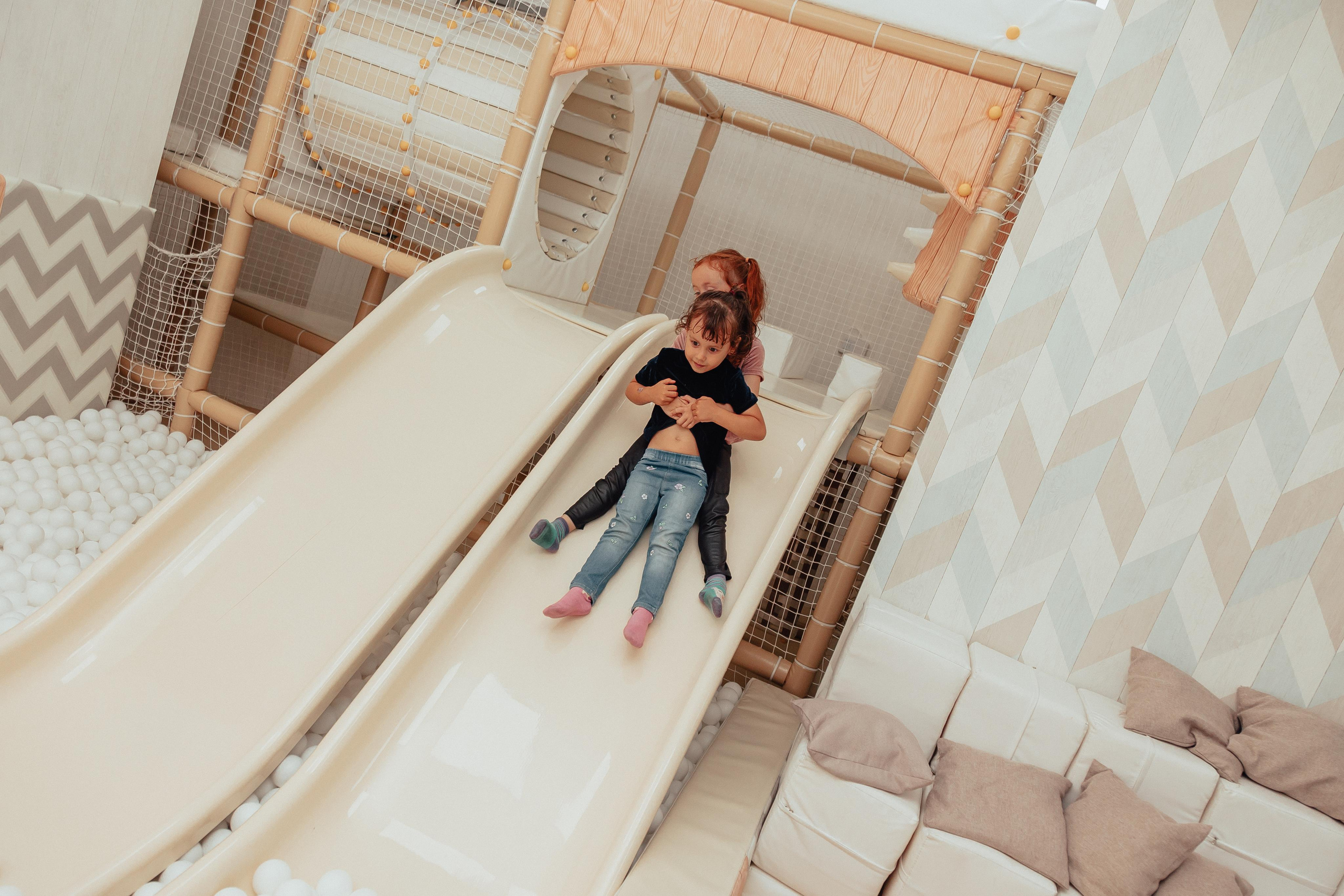 1 год в игровой. Фотограф Авилова Дарья ● Тюмень● Съемка больших семей ●Архив поколений