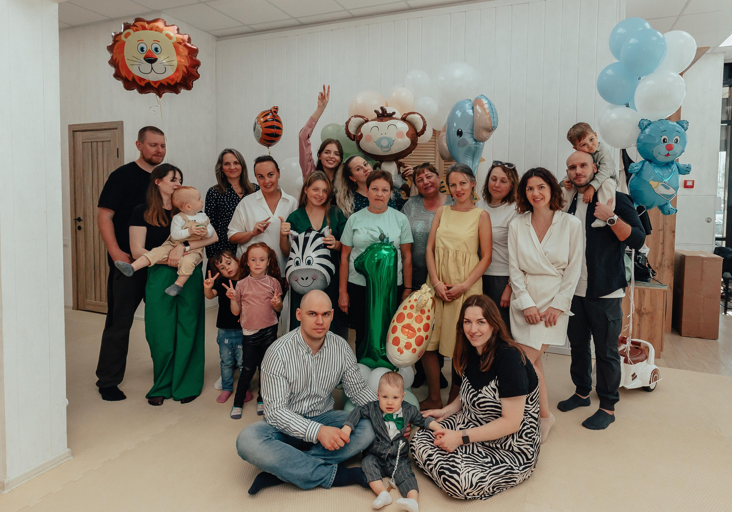 1 год в игровой. Фотограф Авилова Дарья ● Тюмень● Съемка больших семей ●Архив поколений