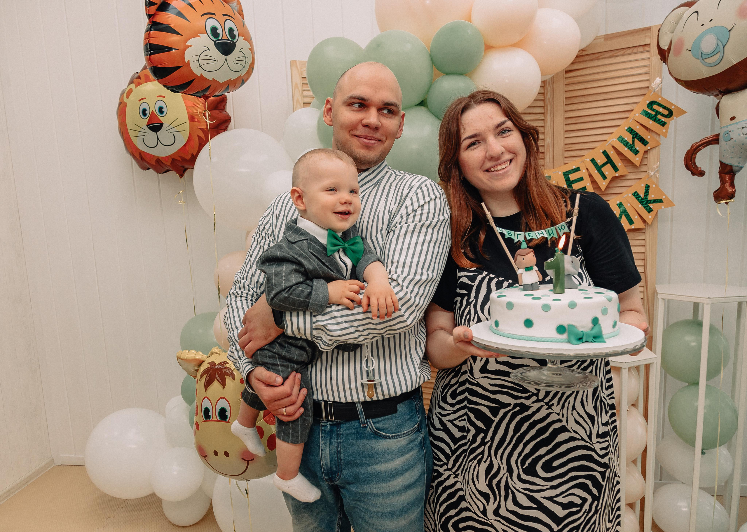 1 год в игровой. Фотограф Авилова Дарья ● Тюмень● Съемка больших семей ●Архив поколений