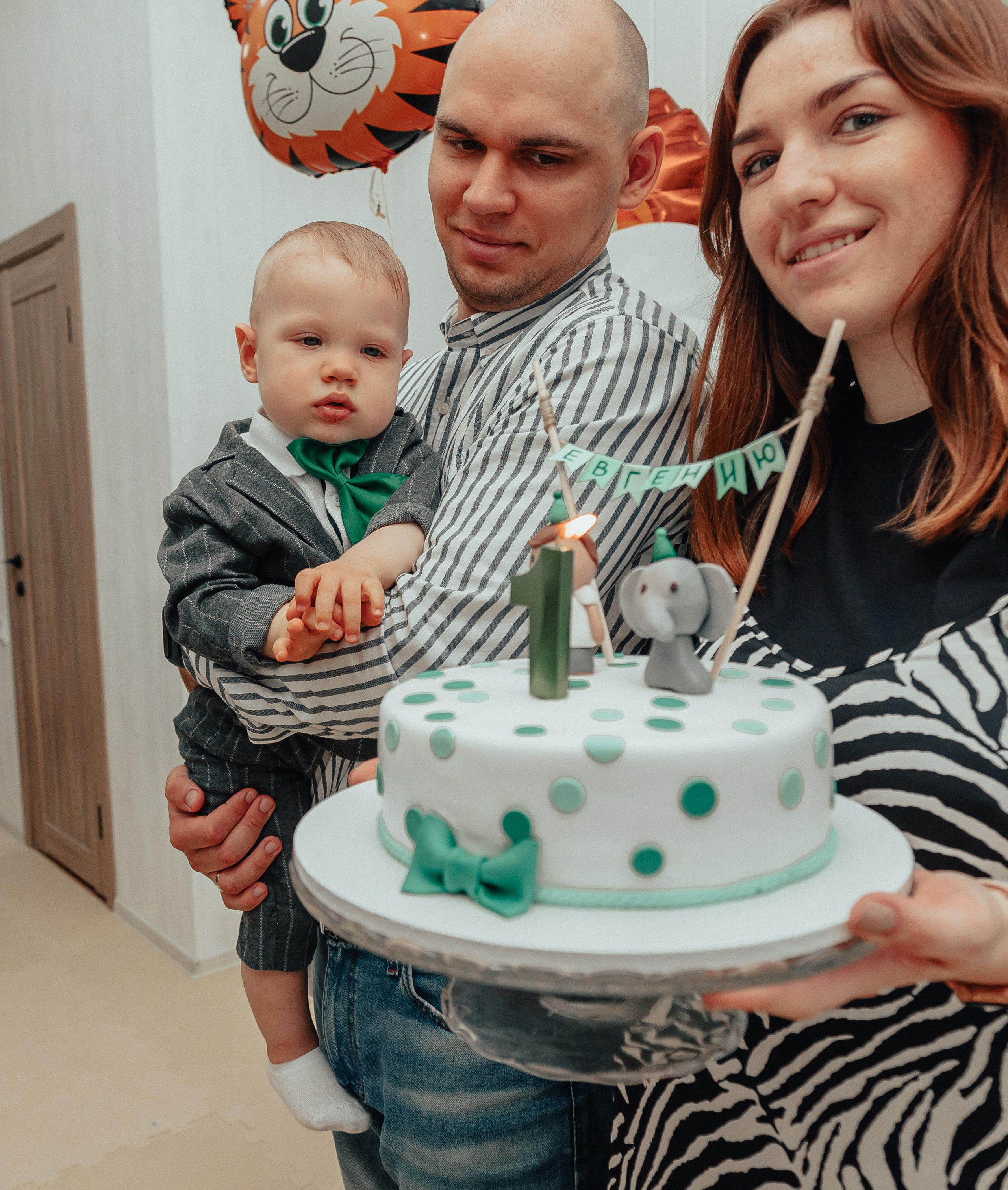 1 год в игровой. Фотограф Авилова Дарья ● Тюмень● Съемка больших семей ●Архив поколений