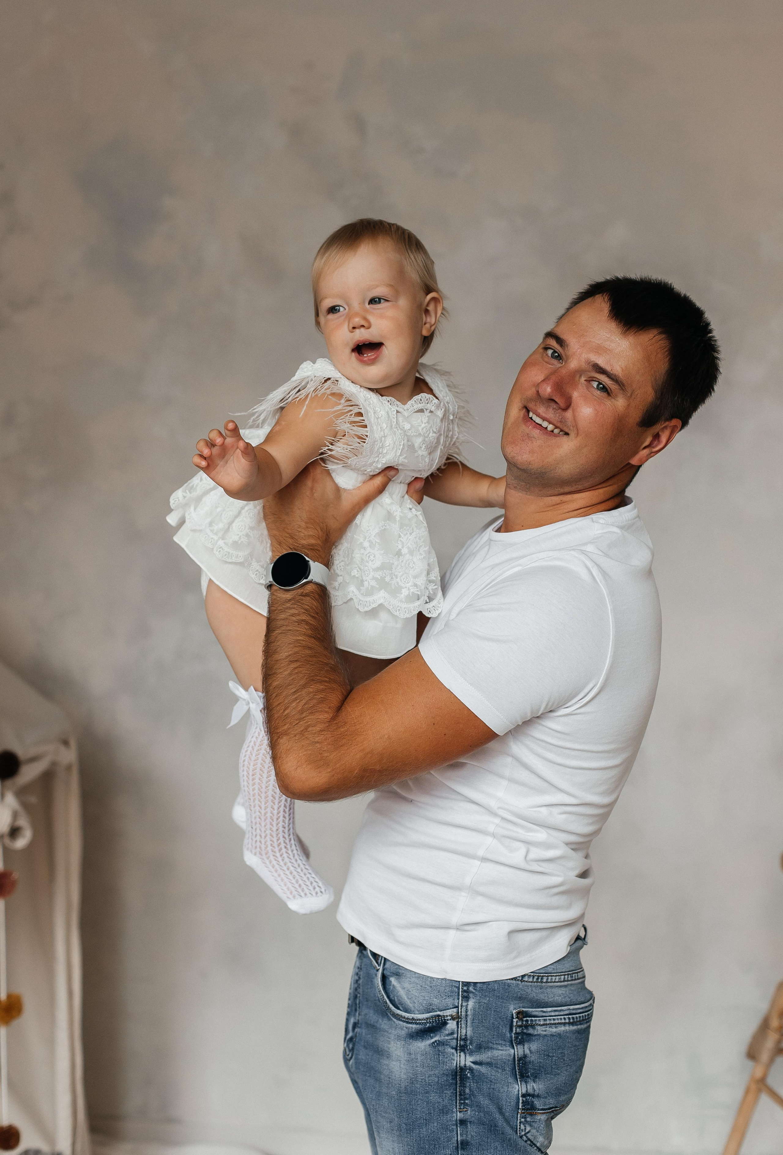 Семейная фотосессия (1 годик). Фотограф Авилова Дарья ● Тюмень● Съемка больших семей ●Архив поколений