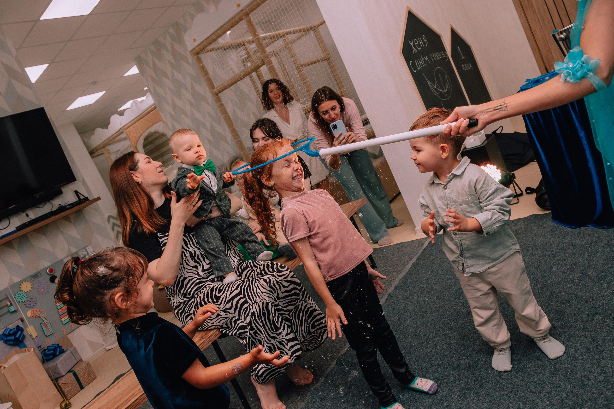 1 год в игровой. Фотограф Авилова Дарья ● Тюмень● Съемка больших семей ●Архив поколений