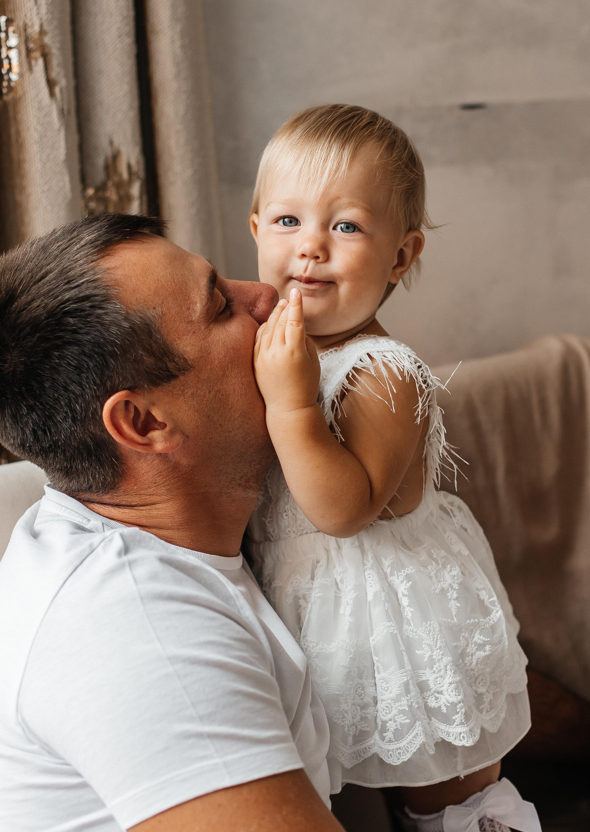 Семейная фотосессия (1 годик). Фотограф Авилова Дарья ● Тюмень● Съемка больших семей ●Архив поколений