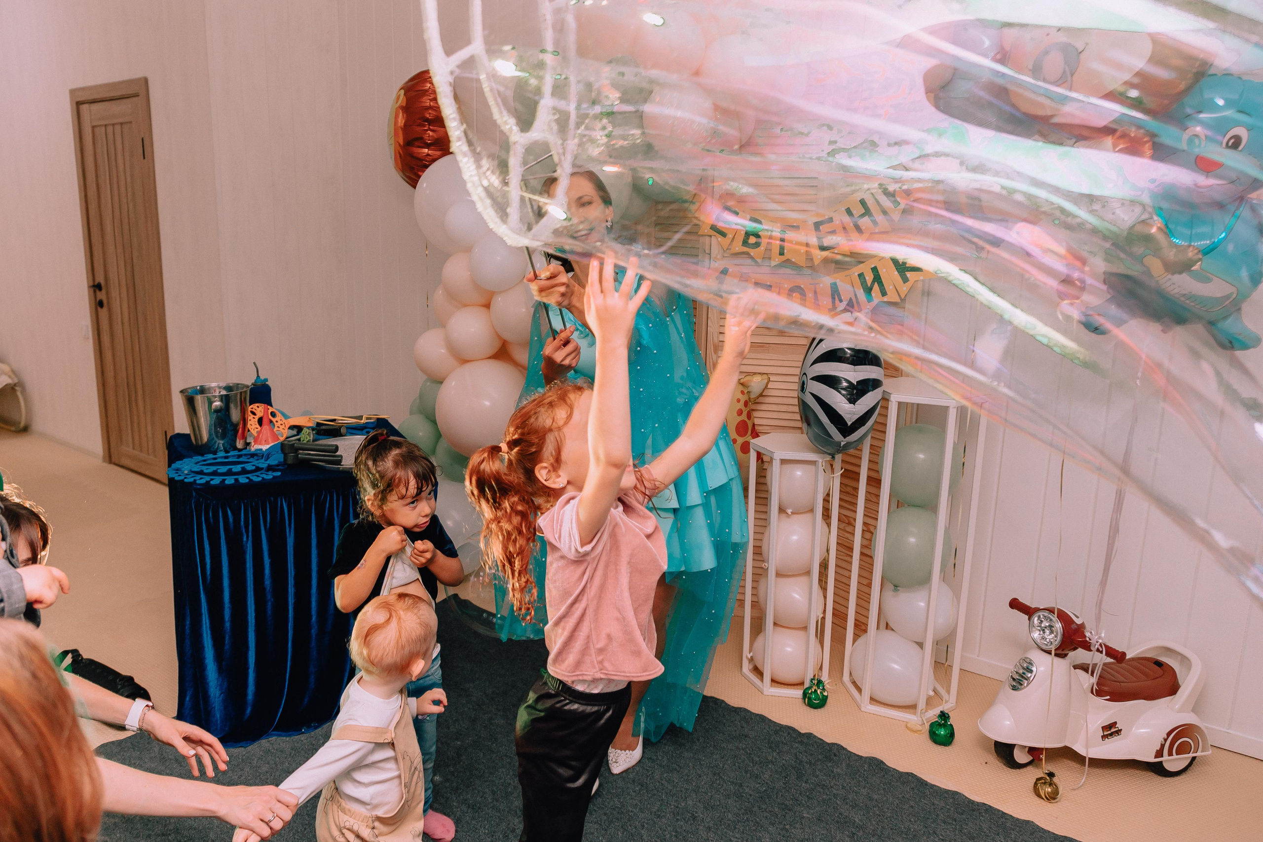 1 год в игровой. Фотограф Авилова Дарья ● Тюмень● Съемка больших семей ●Архив поколений