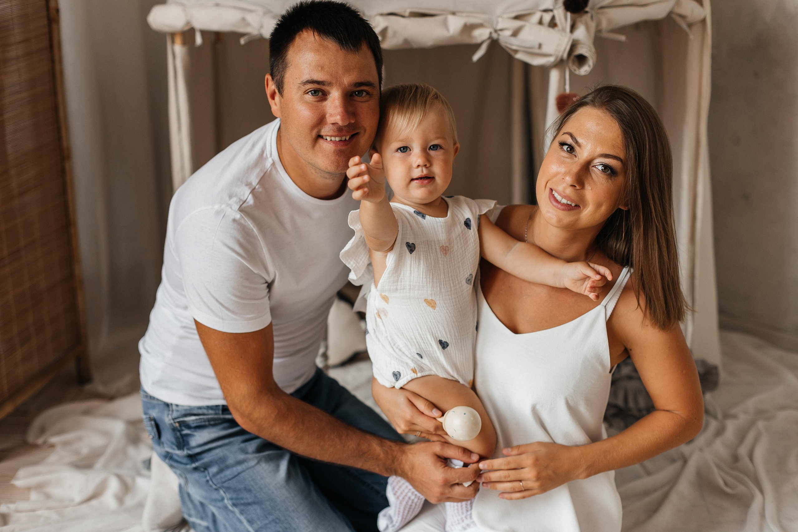 Семейная фотосессия (1 годик). Фотограф Авилова Дарья ● Тюмень● Съемка больших семей ●Архив поколений