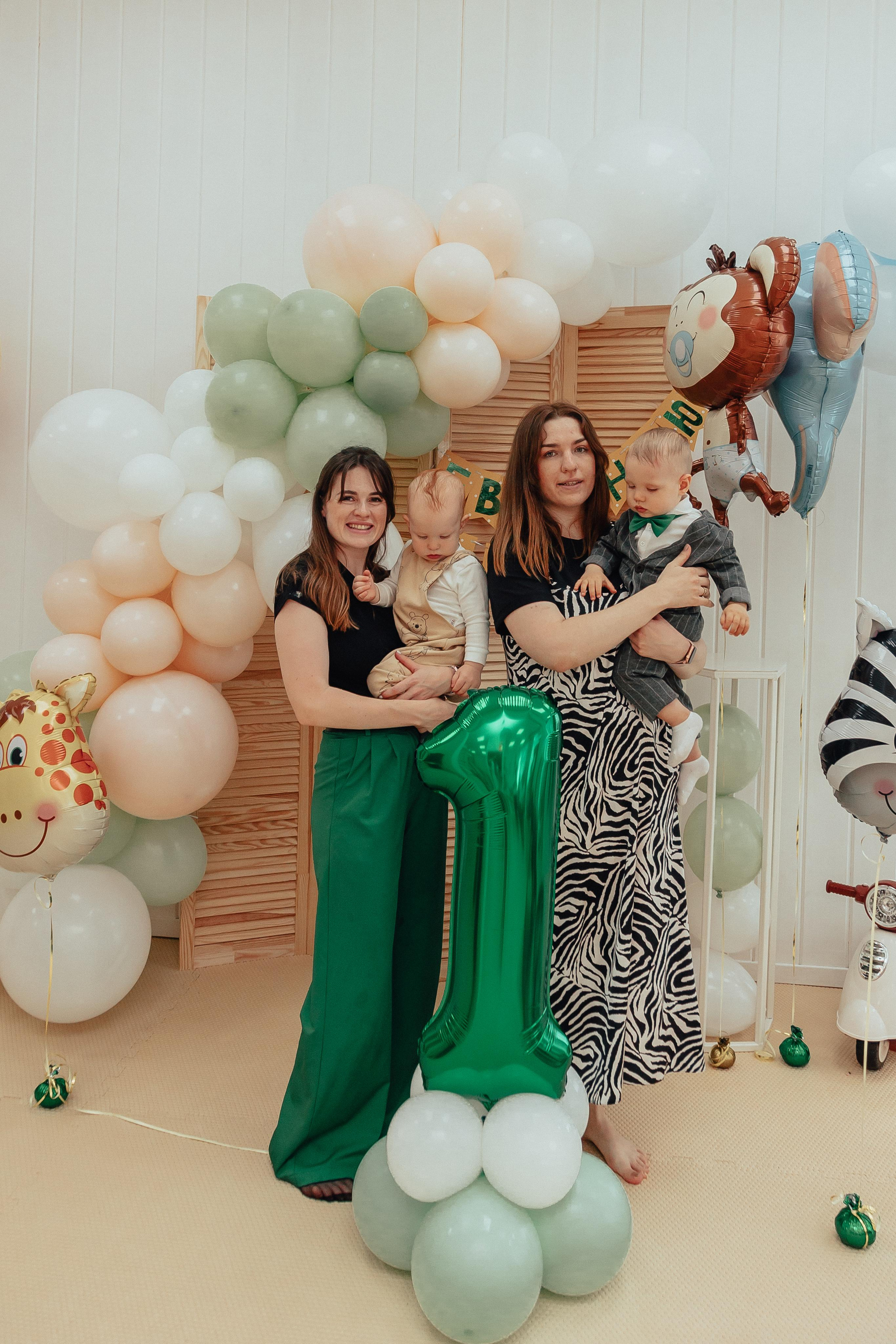 1 год в игровой. Фотограф Авилова Дарья ● Тюмень● Съемка больших семей ●Архив поколений