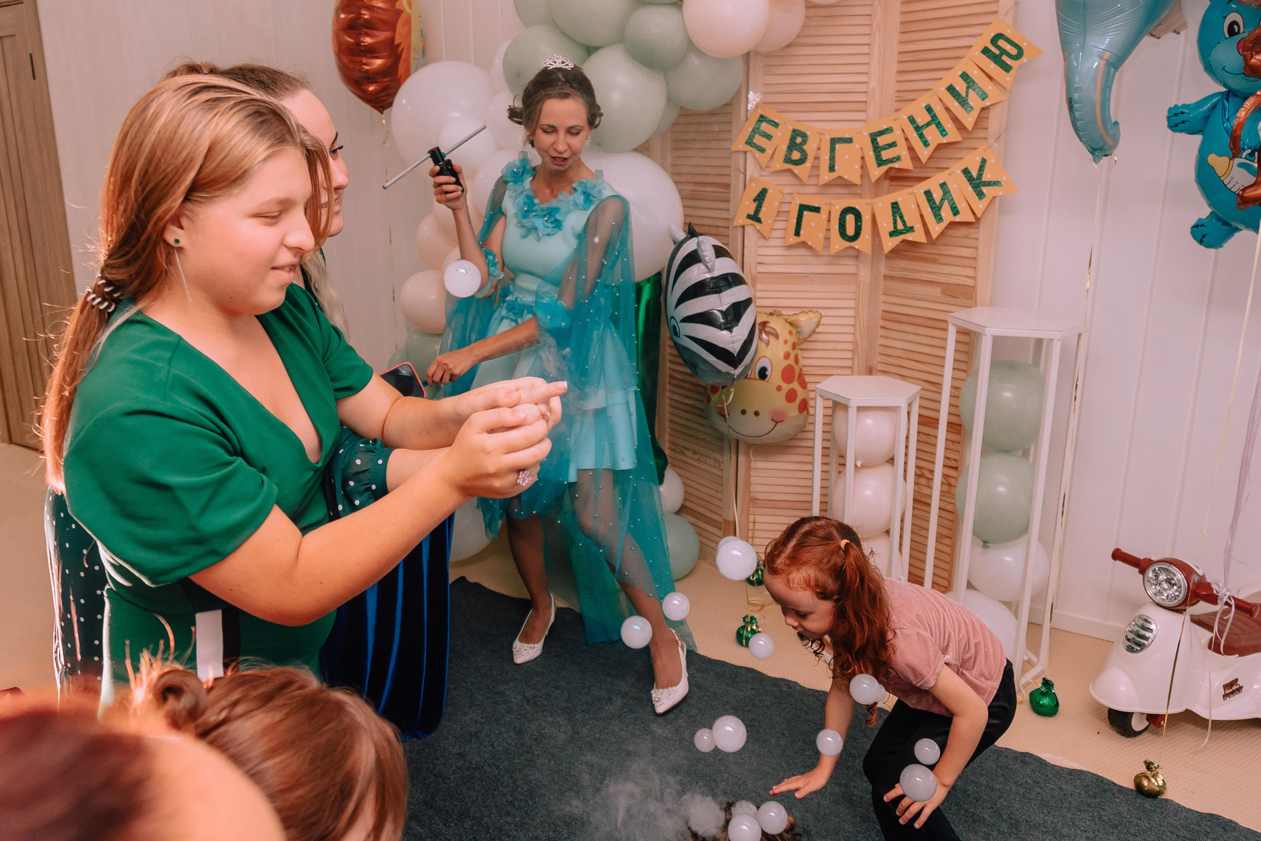 1 год в игровой. Фотограф Авилова Дарья ● Тюмень● Съемка больших семей ●Архив поколений