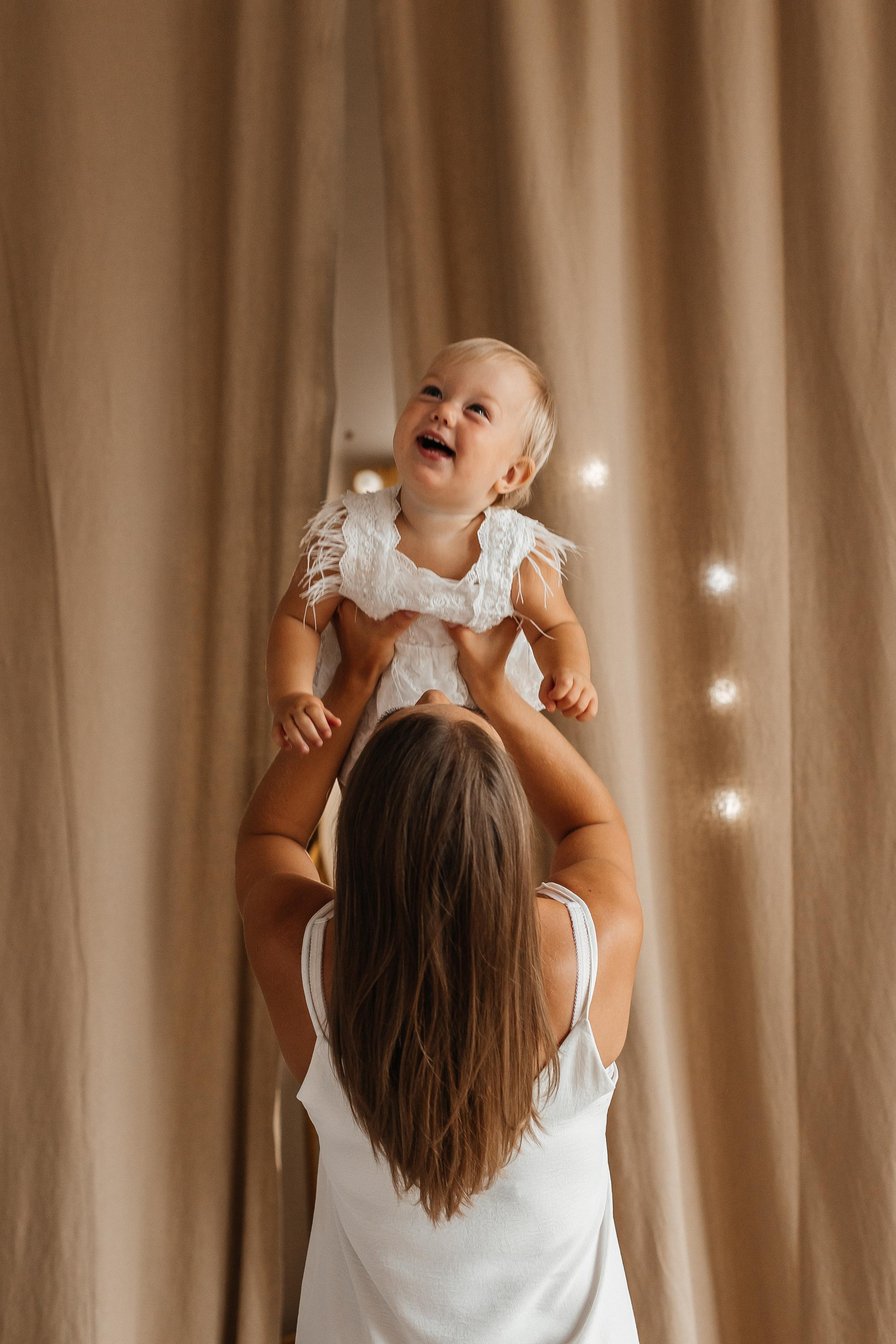 Семейная фотосессия (1 годик). Фотограф Авилова Дарья ● Тюмень● Съемка больших семей ●Архив поколений