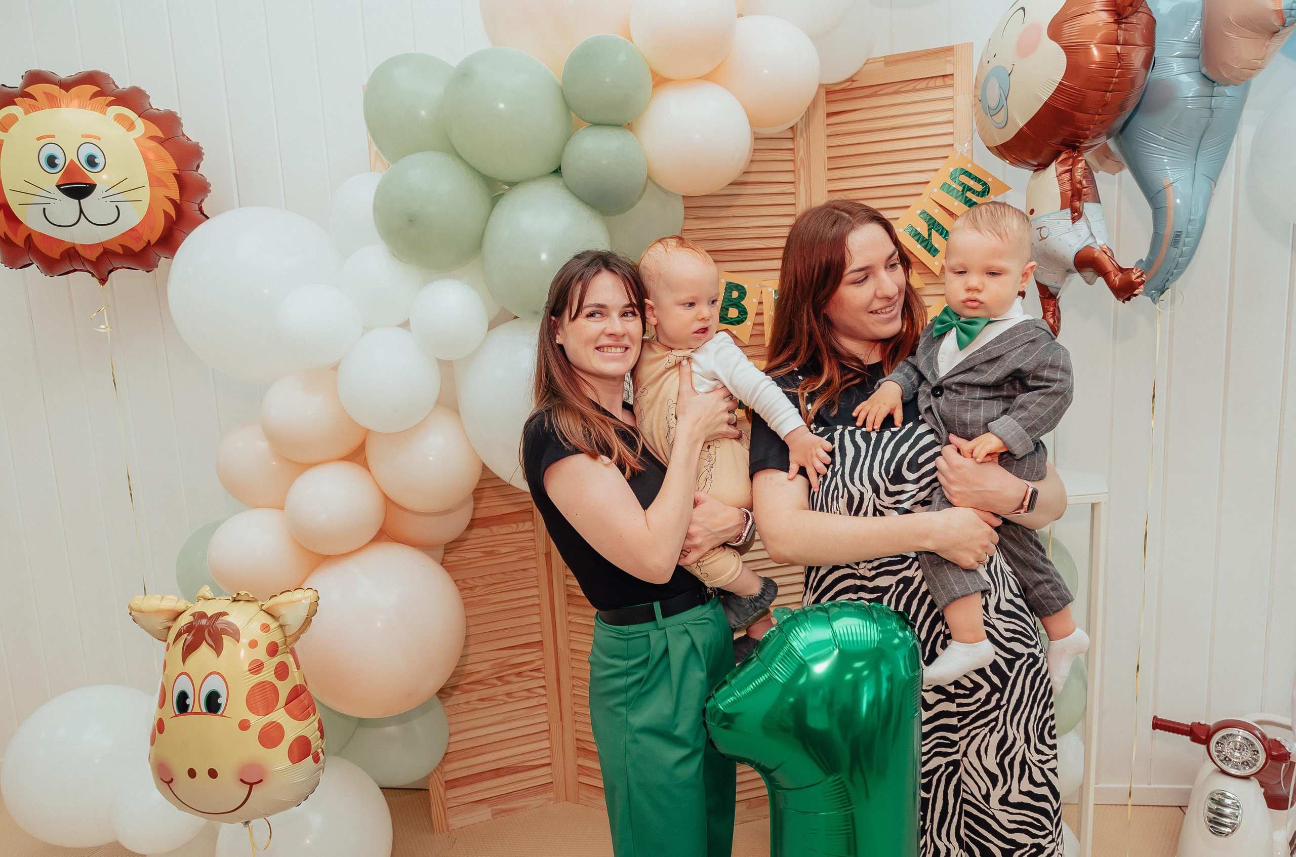 1 год в игровой. Фотограф Авилова Дарья ● Тюмень● Съемка больших семей ●Архив поколений