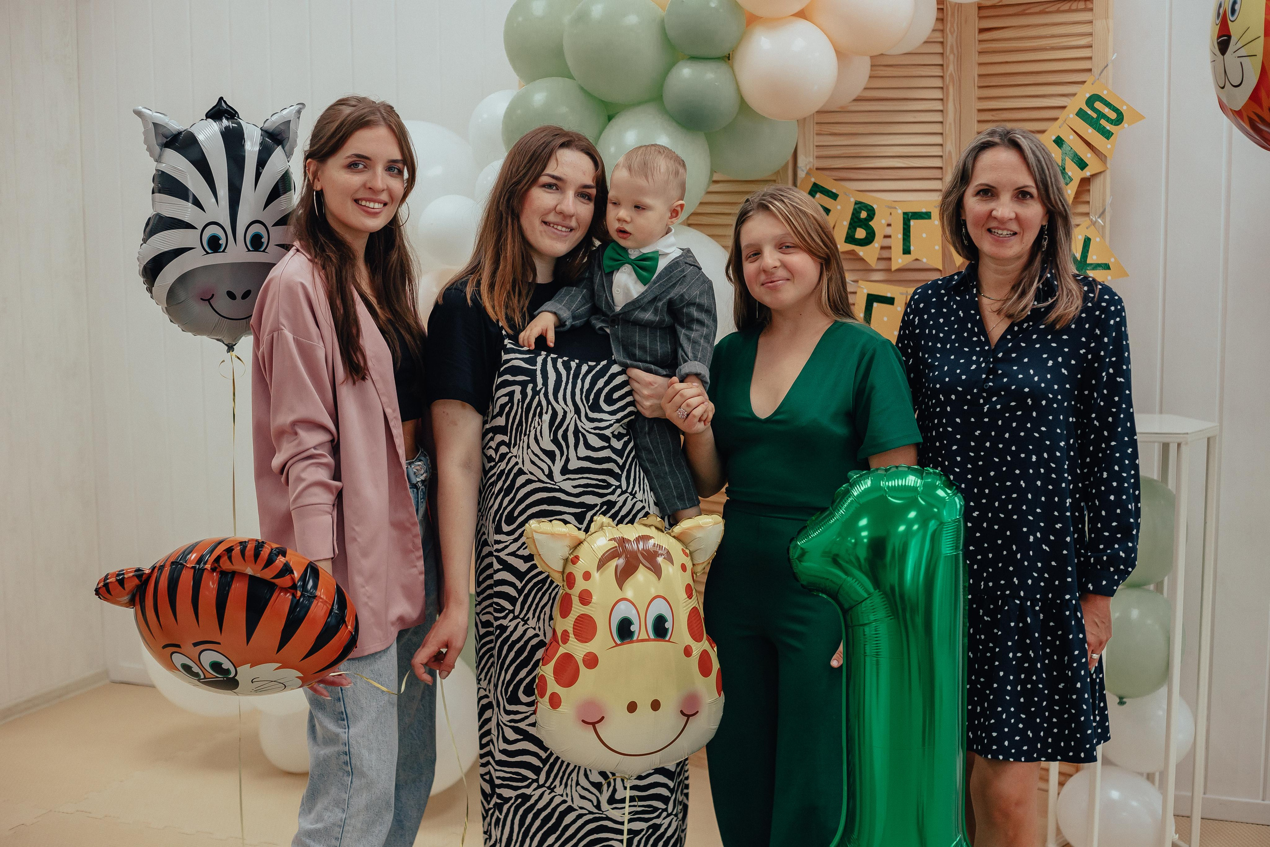 1 год в игровой. Фотограф Авилова Дарья ● Тюмень● Съемка больших семей ●Архив поколений