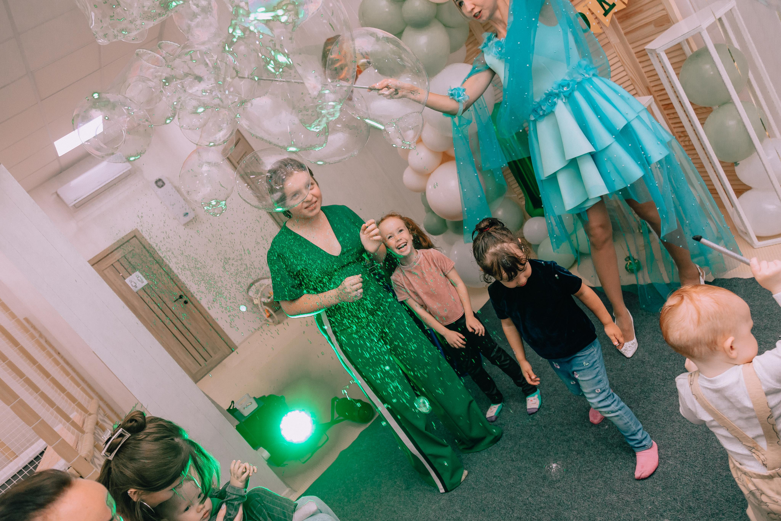 1 год в игровой. Фотограф Авилова Дарья ● Тюмень● Съемка больших семей ●Архив поколений