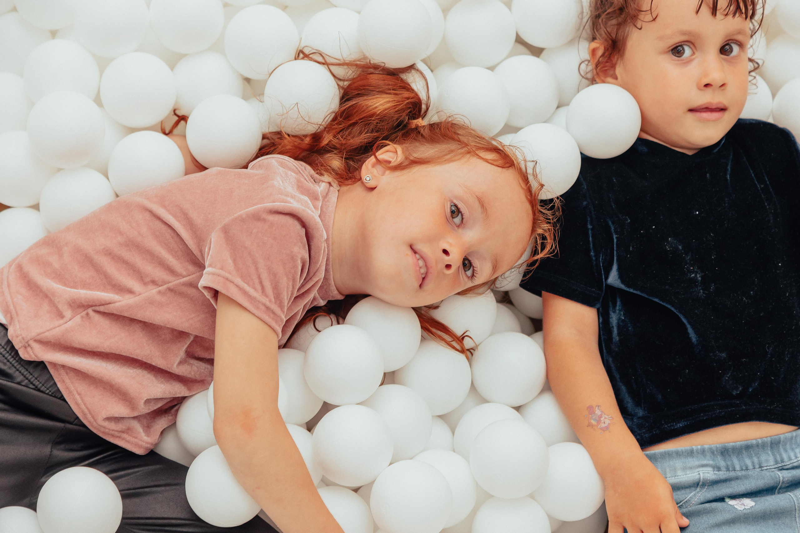 1 год в игровой. Фотограф Авилова Дарья ● Тюмень● Съемка больших семей ●Архив поколений