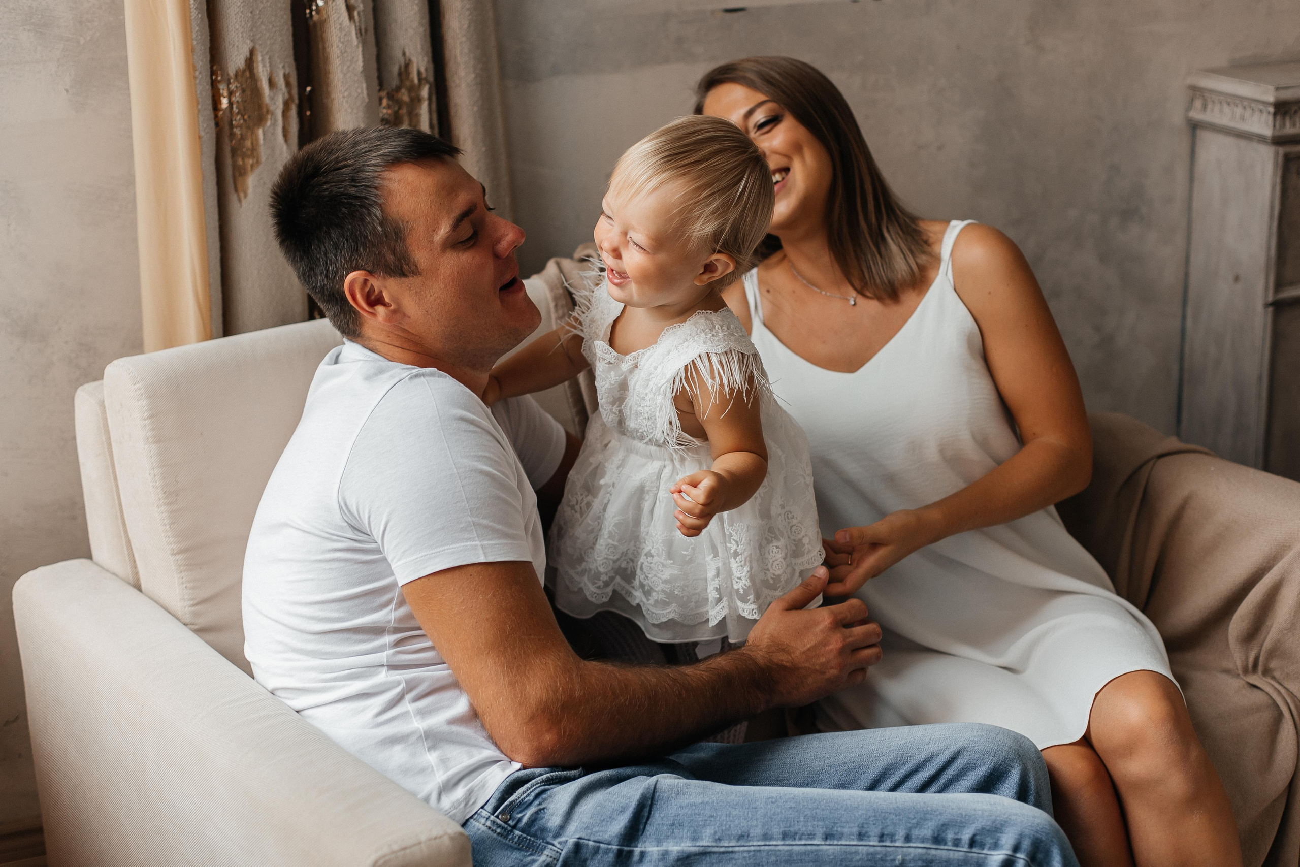 Семейная фотосессия (1 годик). Фотограф Авилова Дарья ● Тюмень● Съемка больших семей ●Архив поколений