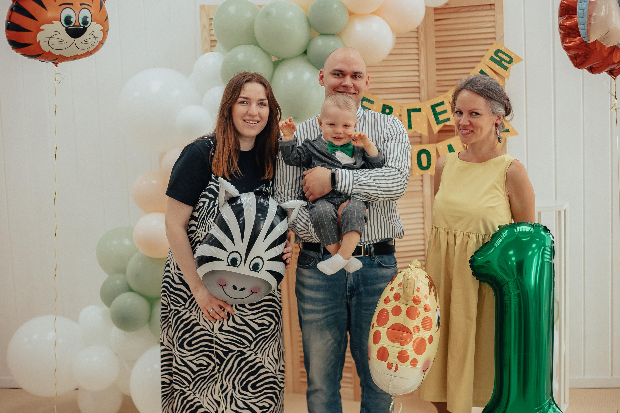 1 год в игровой. Фотограф Авилова Дарья ● Тюмень● Съемка больших семей ●Архив поколений